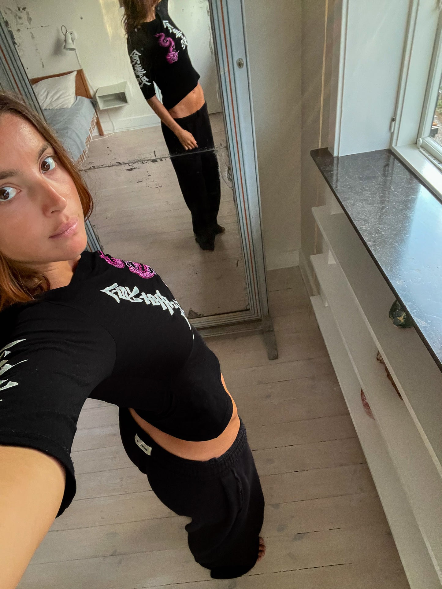 Sofie er 165 cm høj og bruger størrelse M. | uden sort
