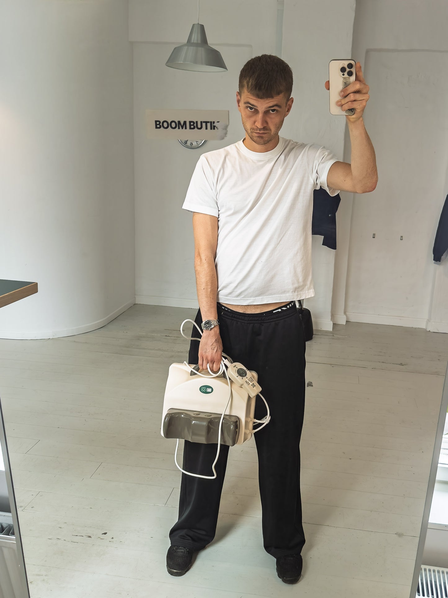 Viggo er 195 cm høj og bruger størrelse XL. | sort