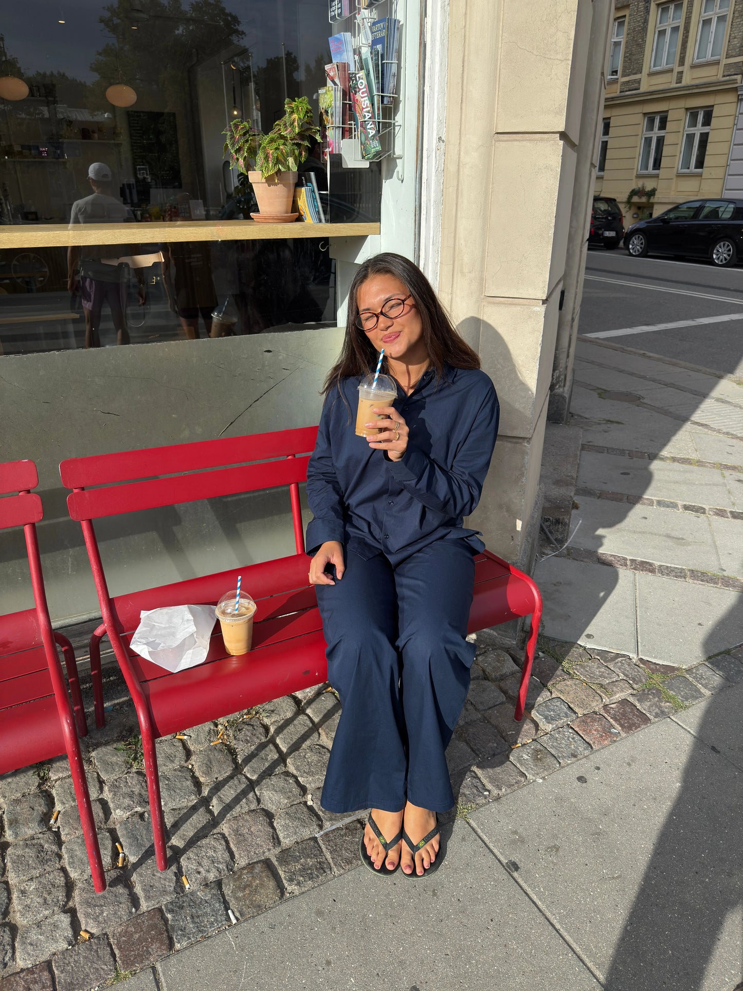 Katja er 170 cm høj og bruger størrelse M. | mørkeblå
