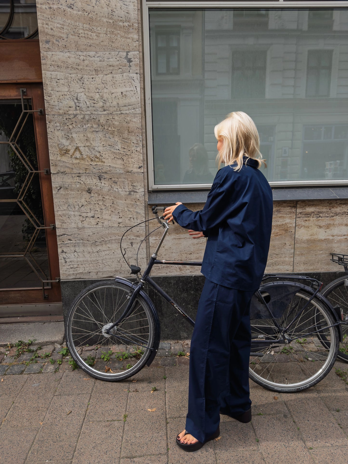 Sofie er 170 cm høj og bruger størrelse M.