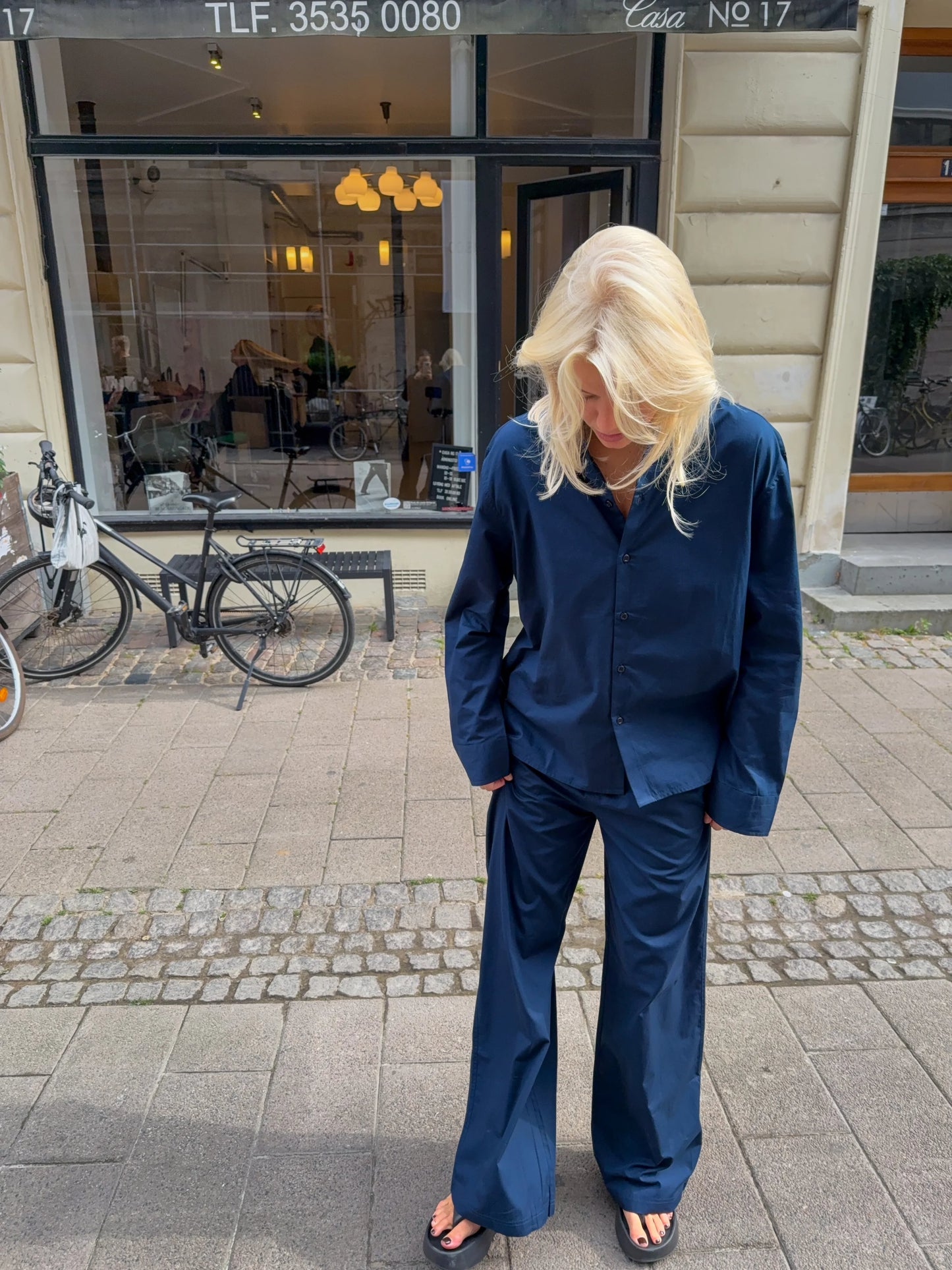 Sofie er 170 cm høj og bruger størrelse M.