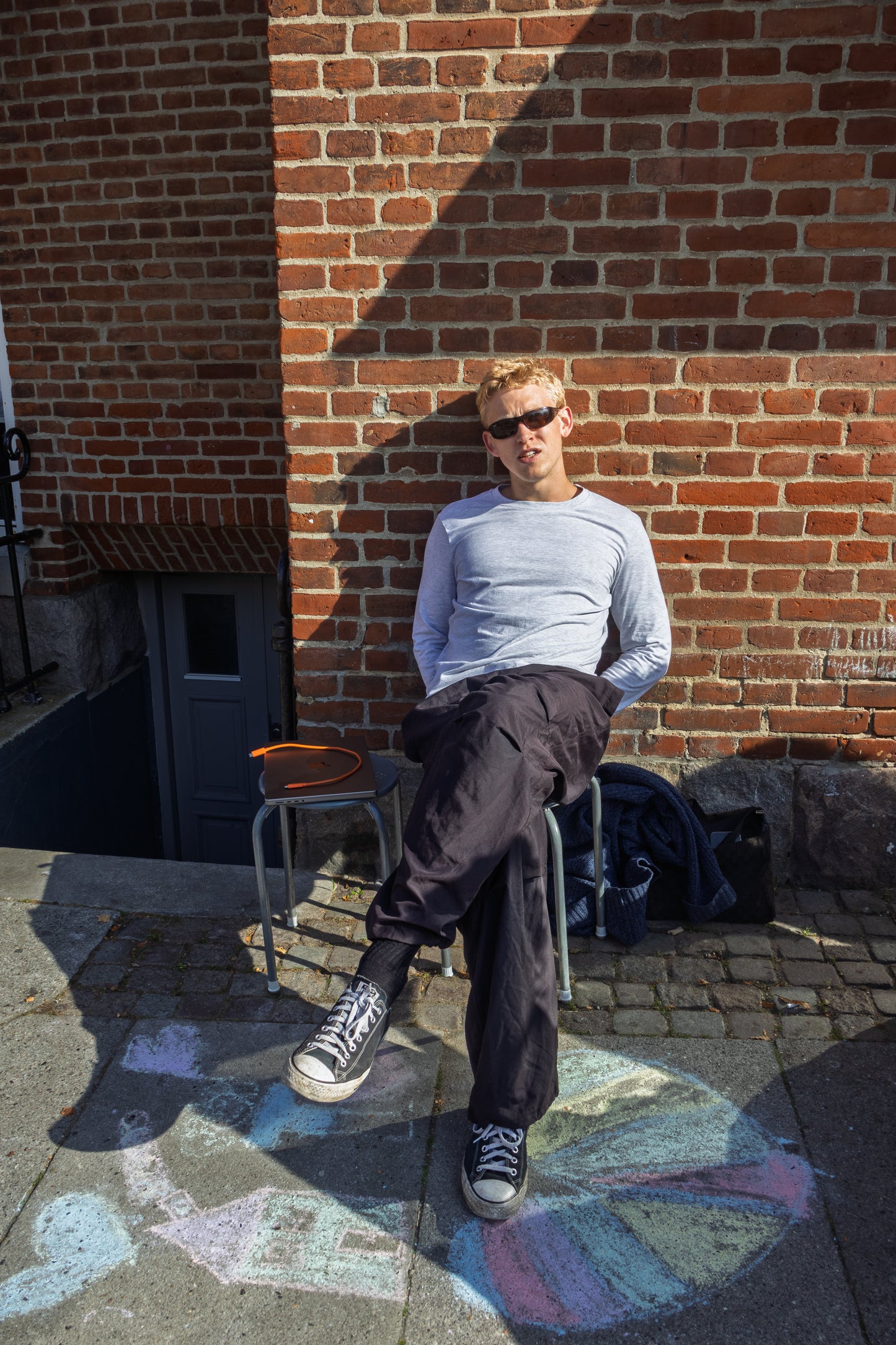 Peter er 188 cm høj og bruger størrelse XL | grå