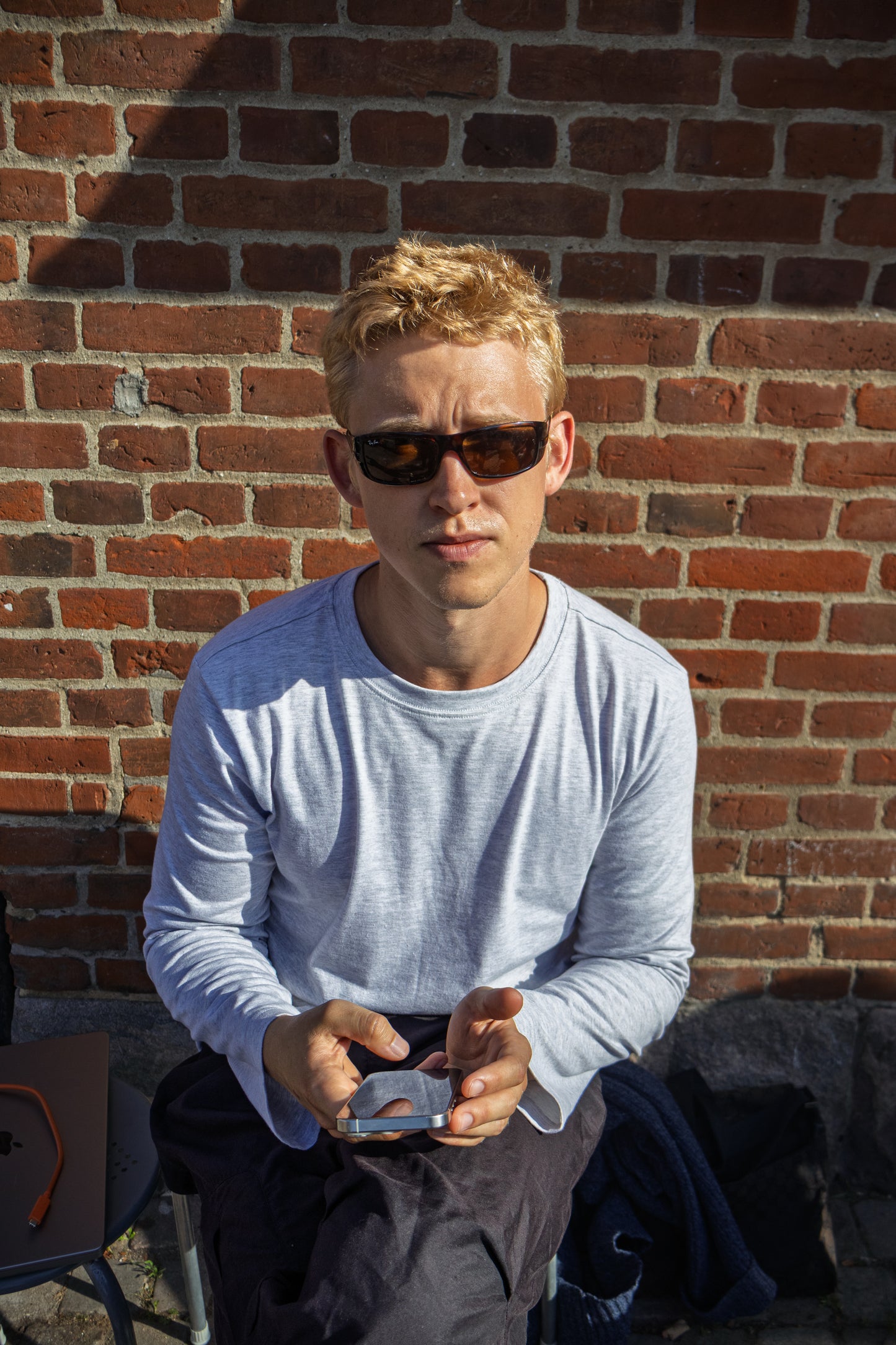Peter er 188 cm høj og bruger størrelse XL | grå