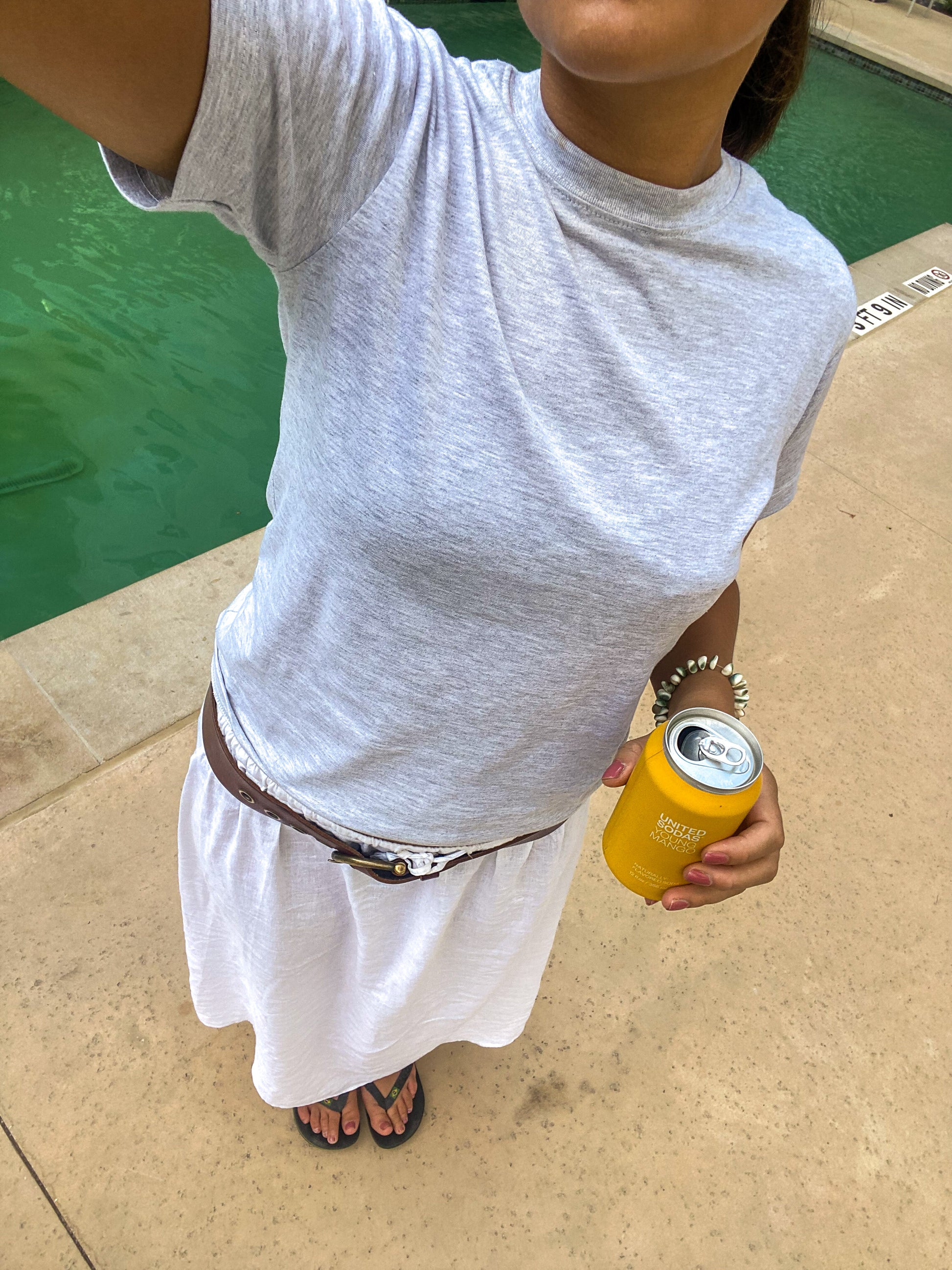 Katja er 170 cm høj og bruger størrelse S. | grå