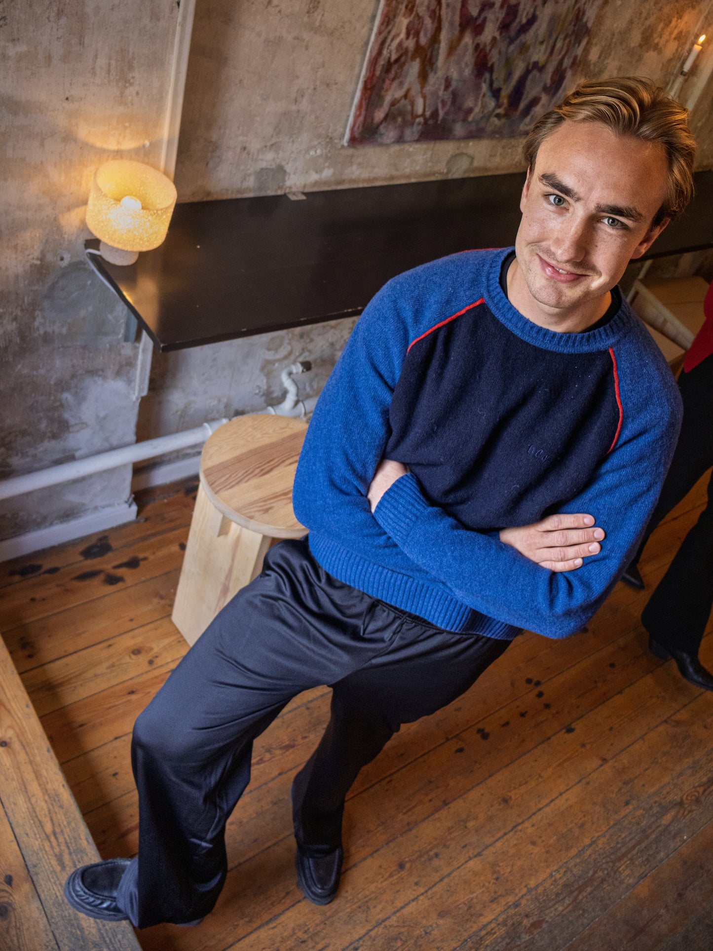 Felix er 195 cm høj og bruger størrelse XL. | sort