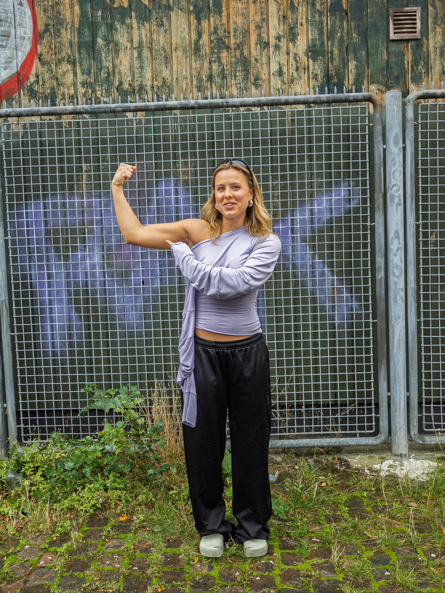 Emma Sofie er 167 cm høj og bruger størrelse S. | sort