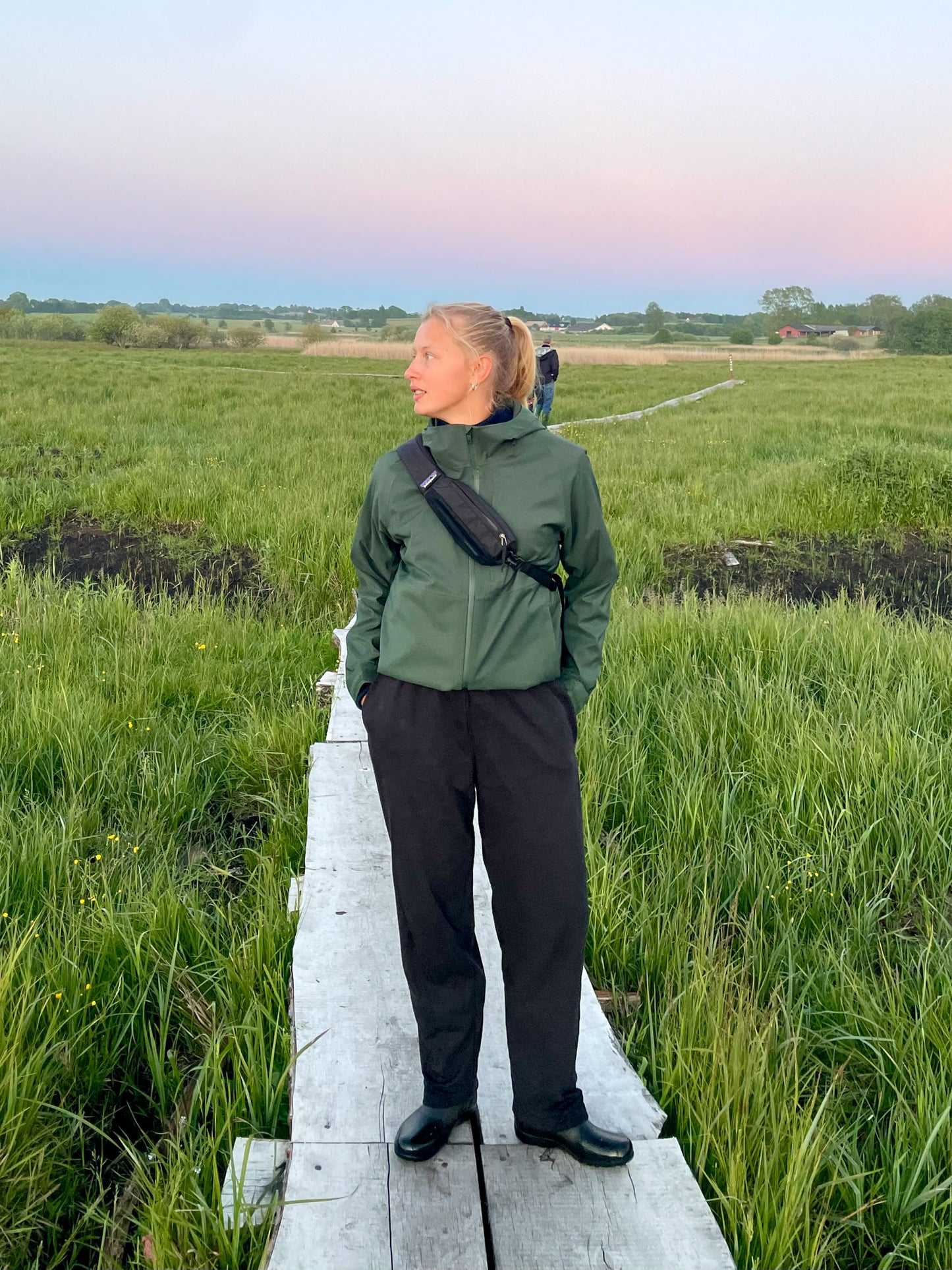 Astrid er 178 cm høj og bruger størrelse L. | uden sort