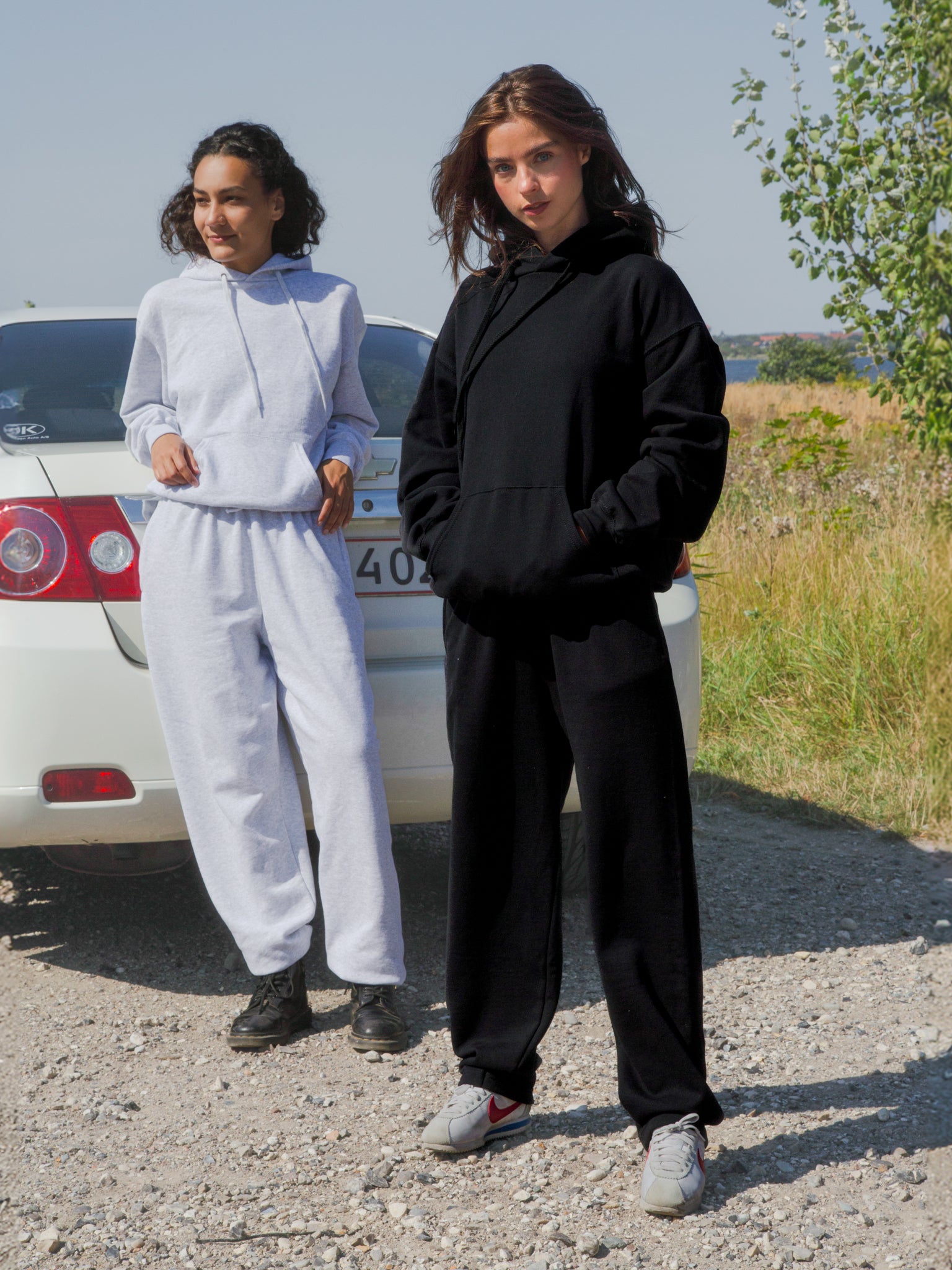 Johanne er 165 cm høj og bruger størrelse XS. | uden sort