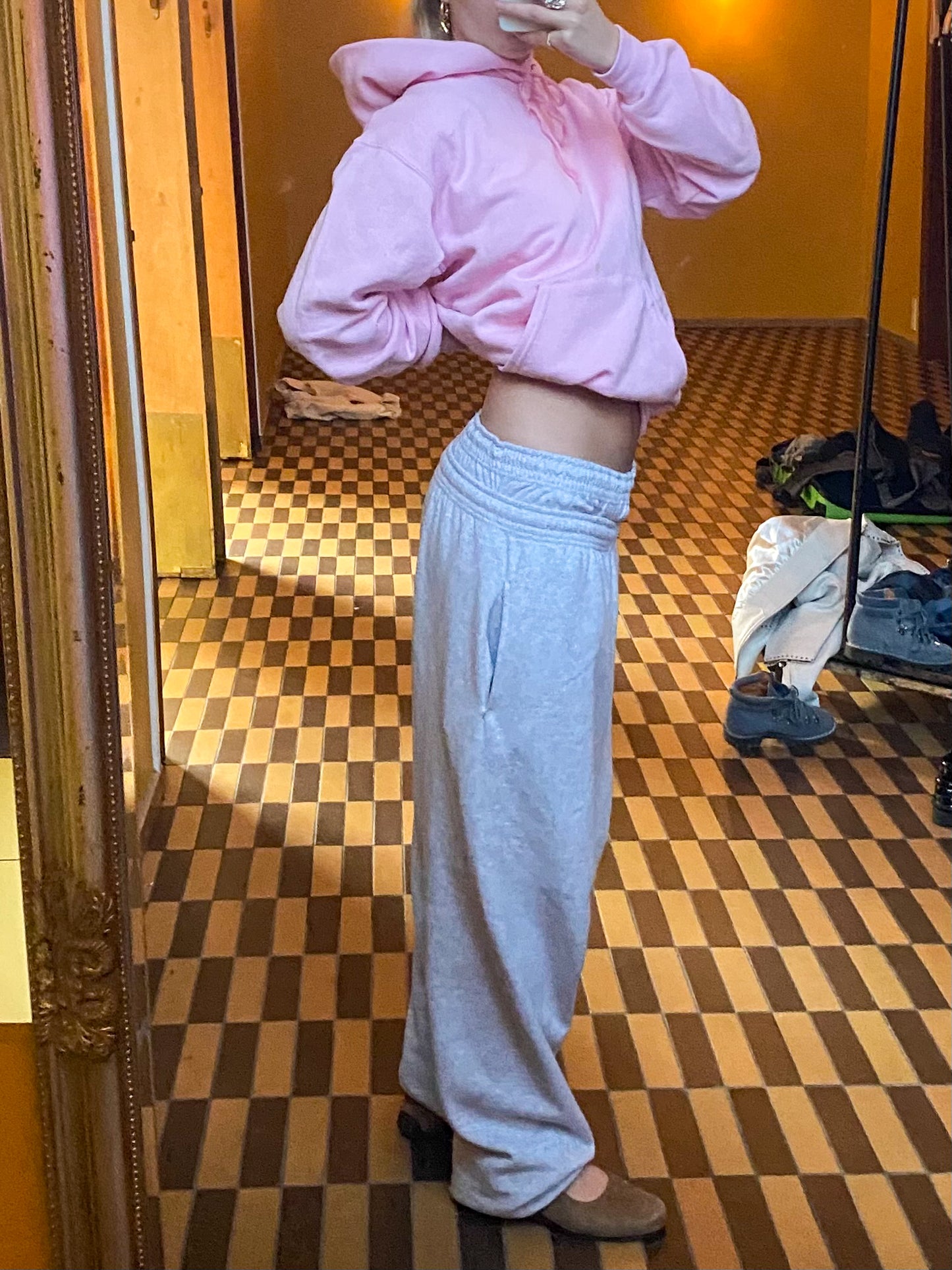 Alberte er 166 cm høj og bruger størrelse XXL. | med grå