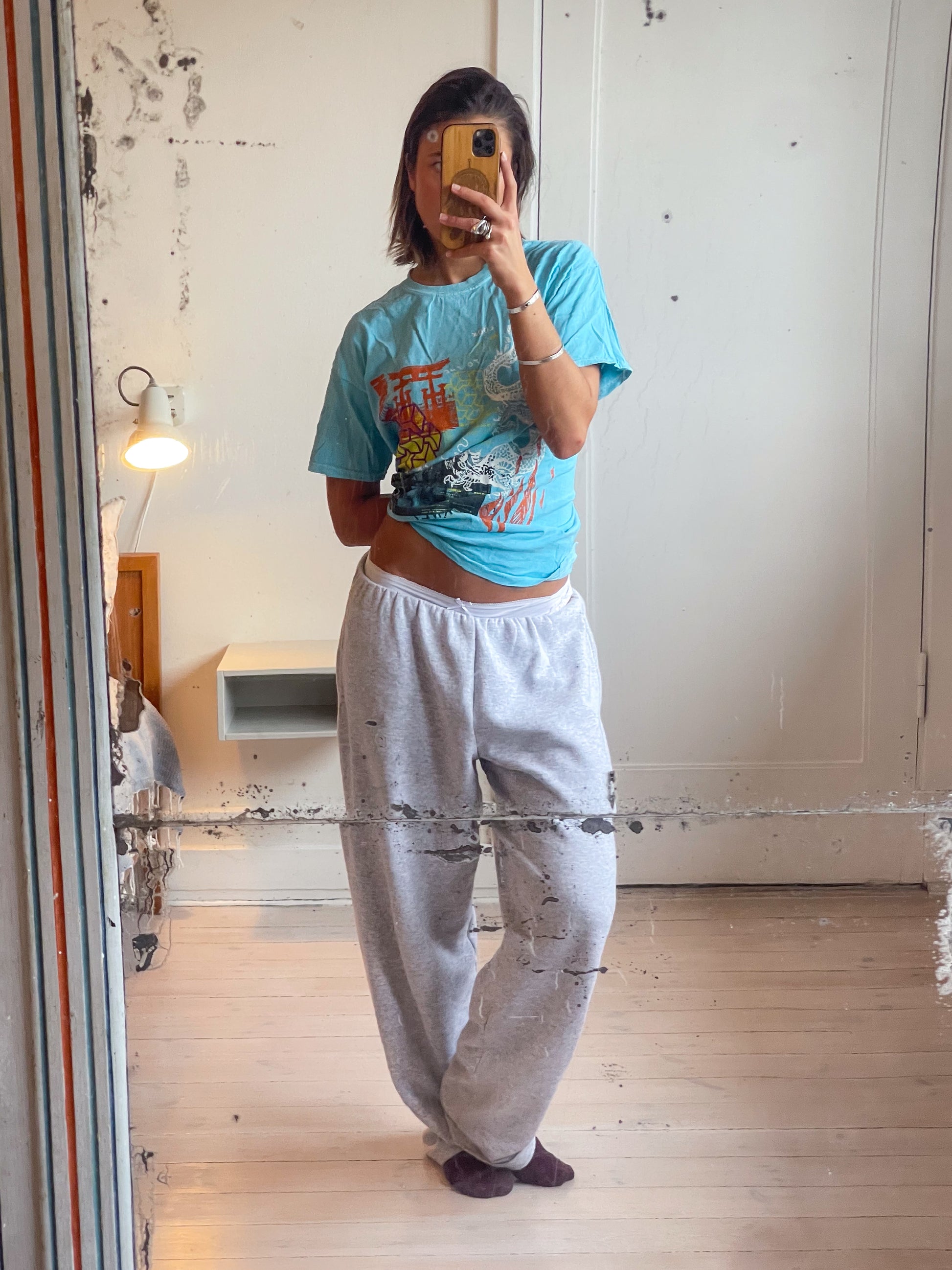 Sofie er 165 cm høj og bruger størrelse S. | uden grå