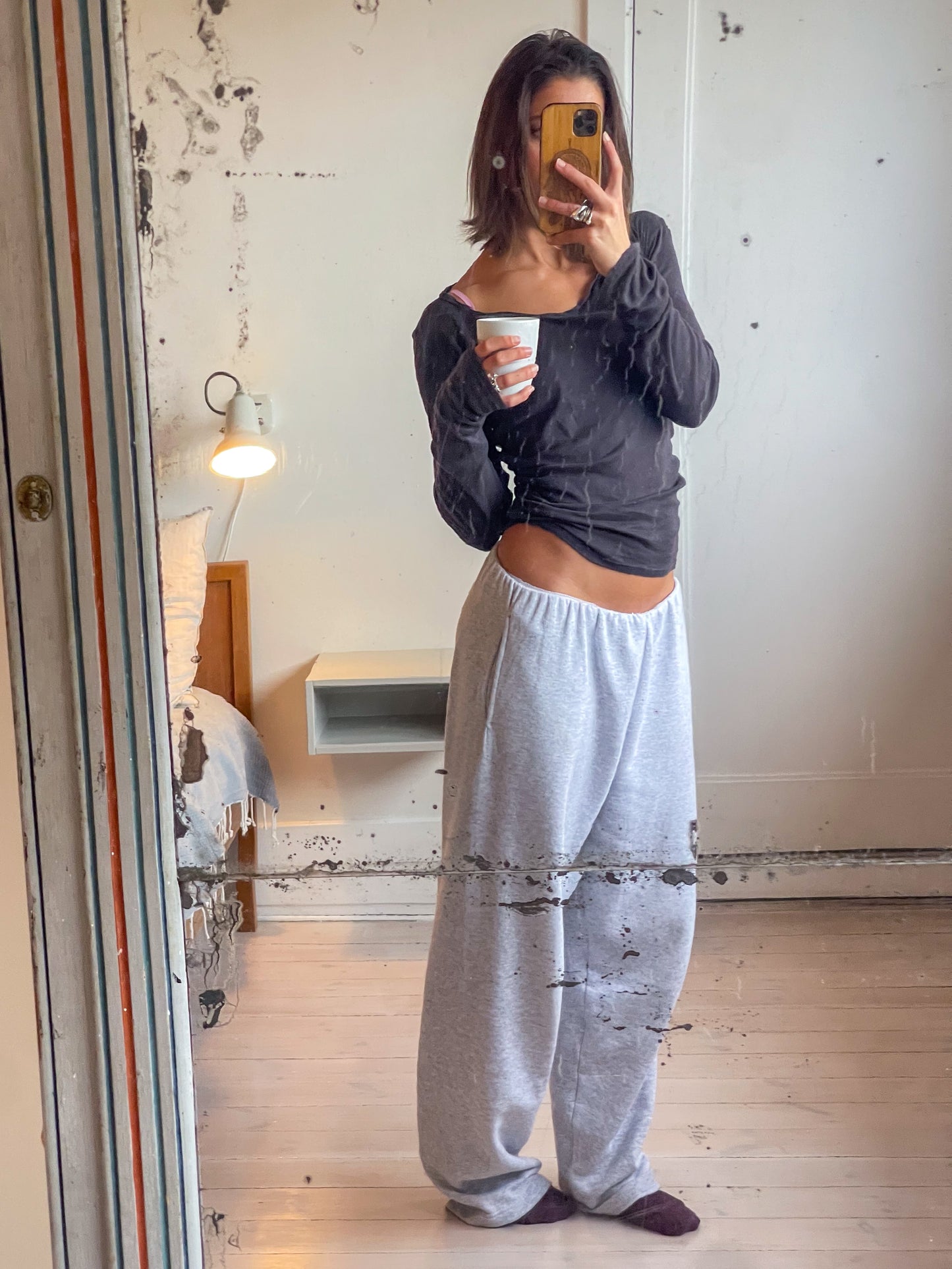 Sofie er 165 cm høj og bruger størrelse XL. | uden grå