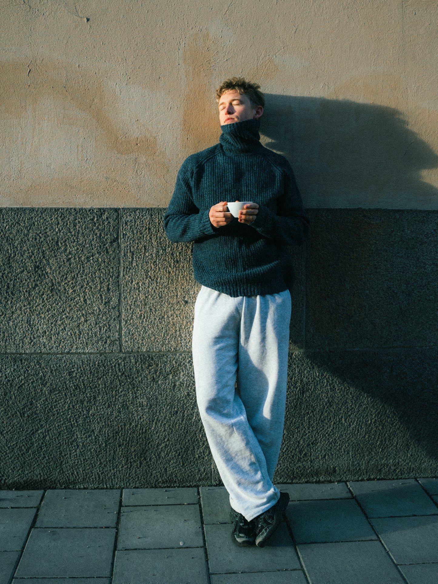 Peter er 188 cm høj og bruger størrelse XL. | uden grå