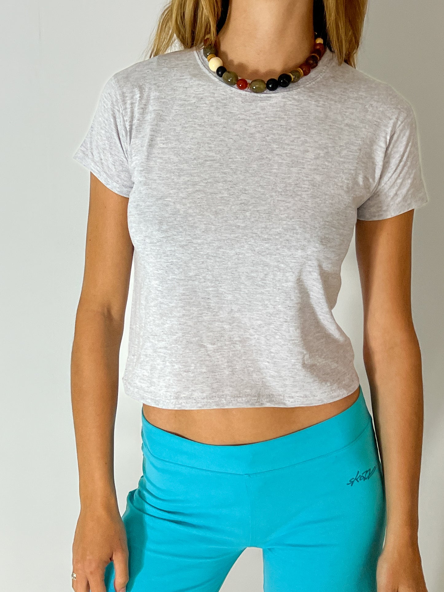 Lea er 178 cm høj og bruger størrelse XS. | grå