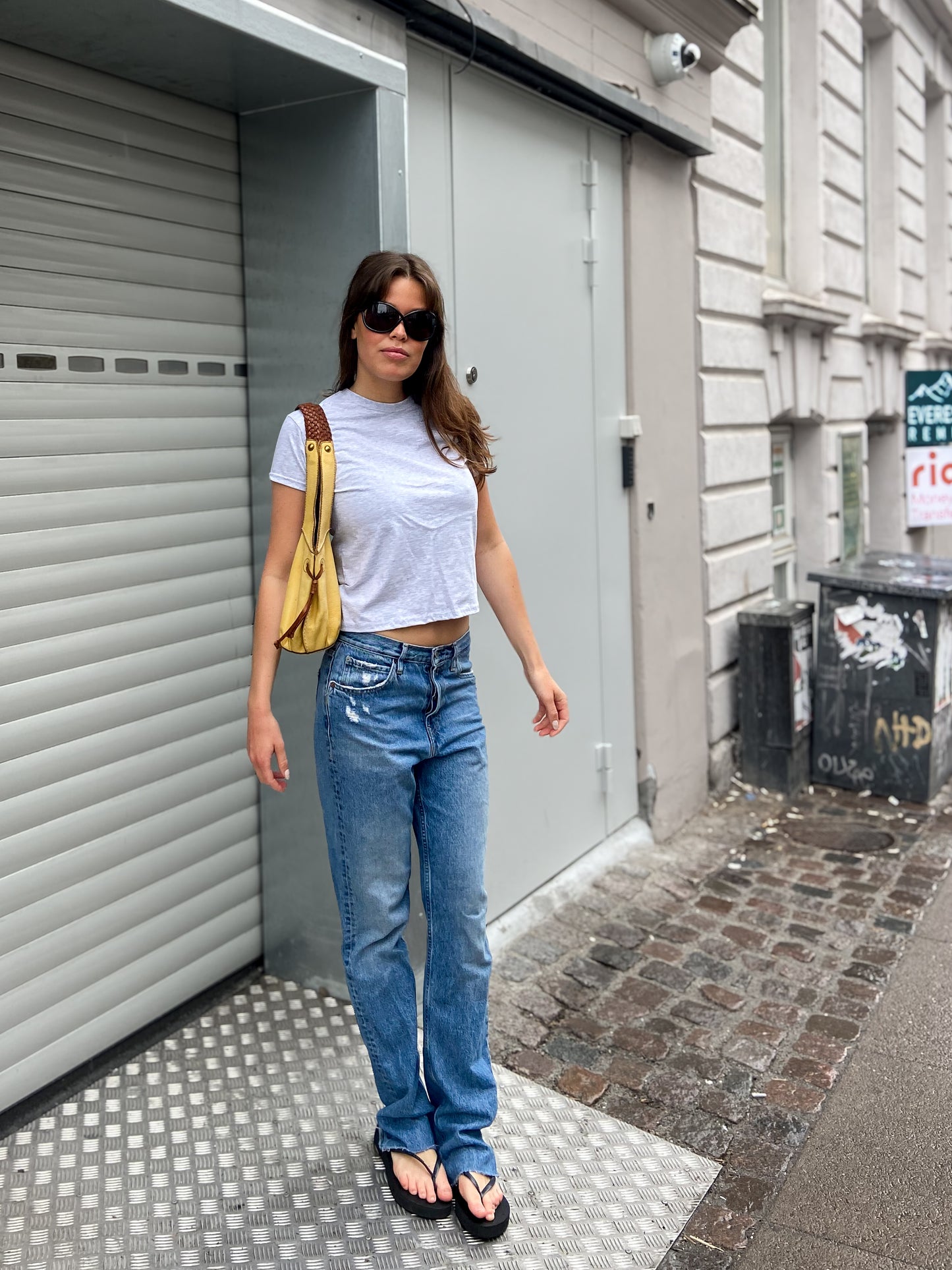 Charlotte er 178 cm høj og bruger størrelse S. | grå