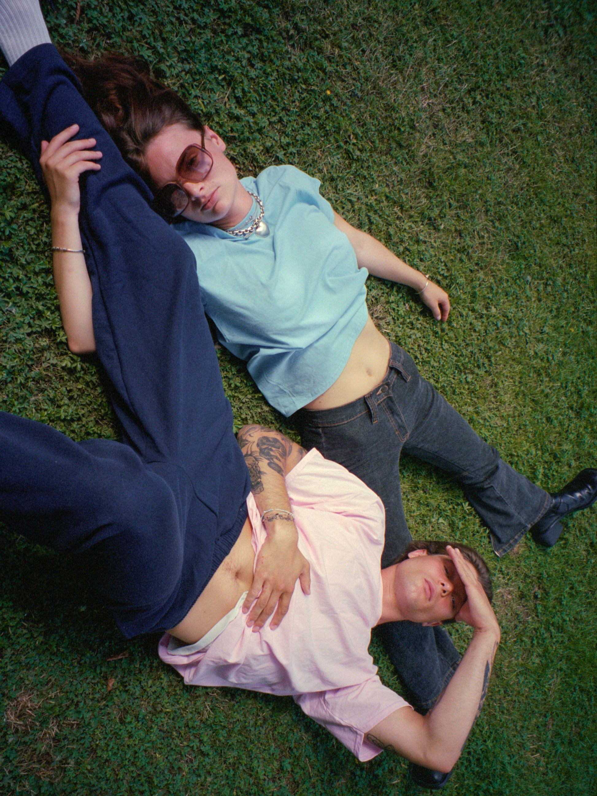 Svend er 184 cm høj og bruger størrelse XL. | lyserød