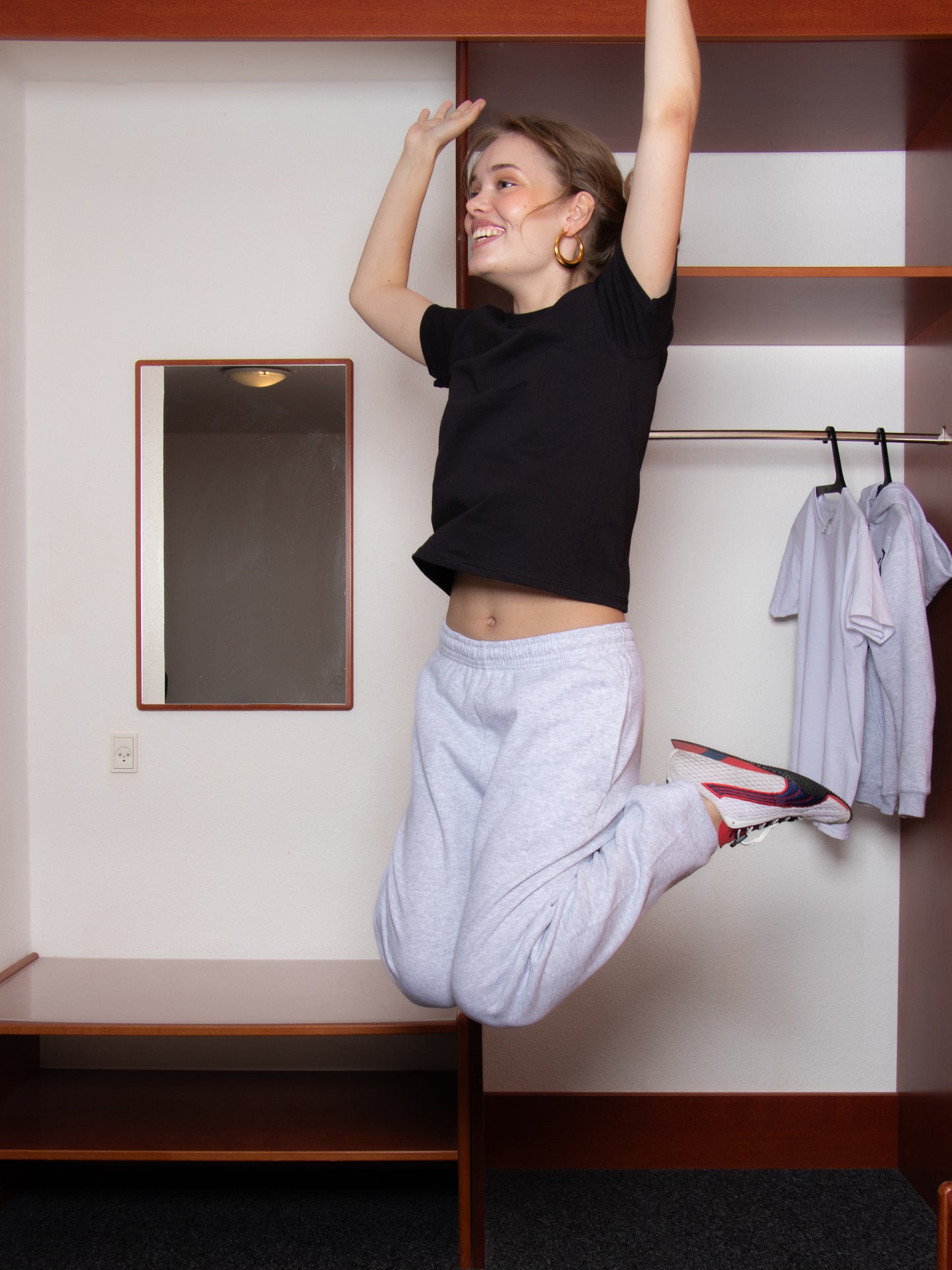 Mathilde er 167 cm høj og bruger størrelse S. | sort