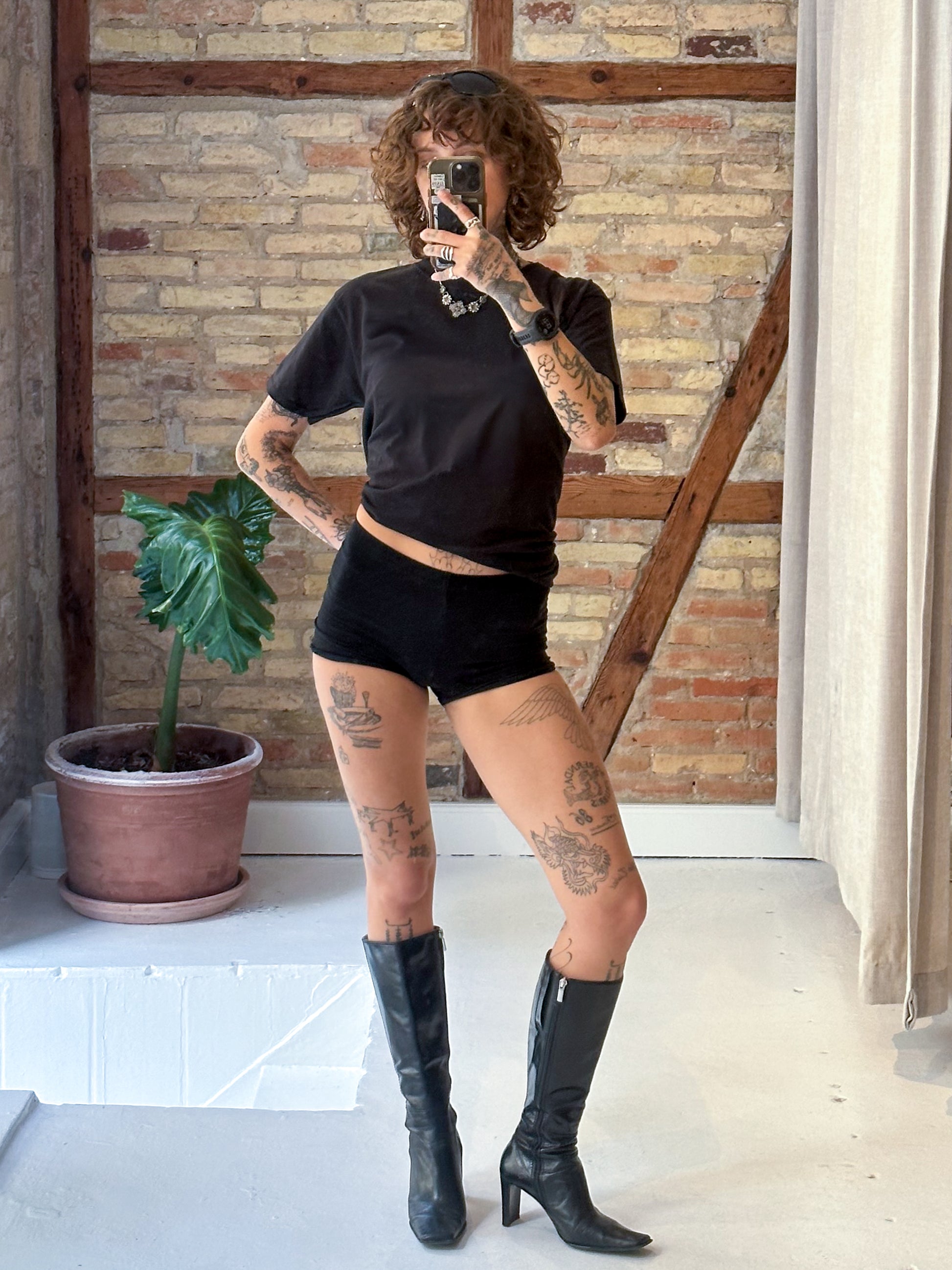 Astrid er 165 cm høj og bruger størrelse S. | sort