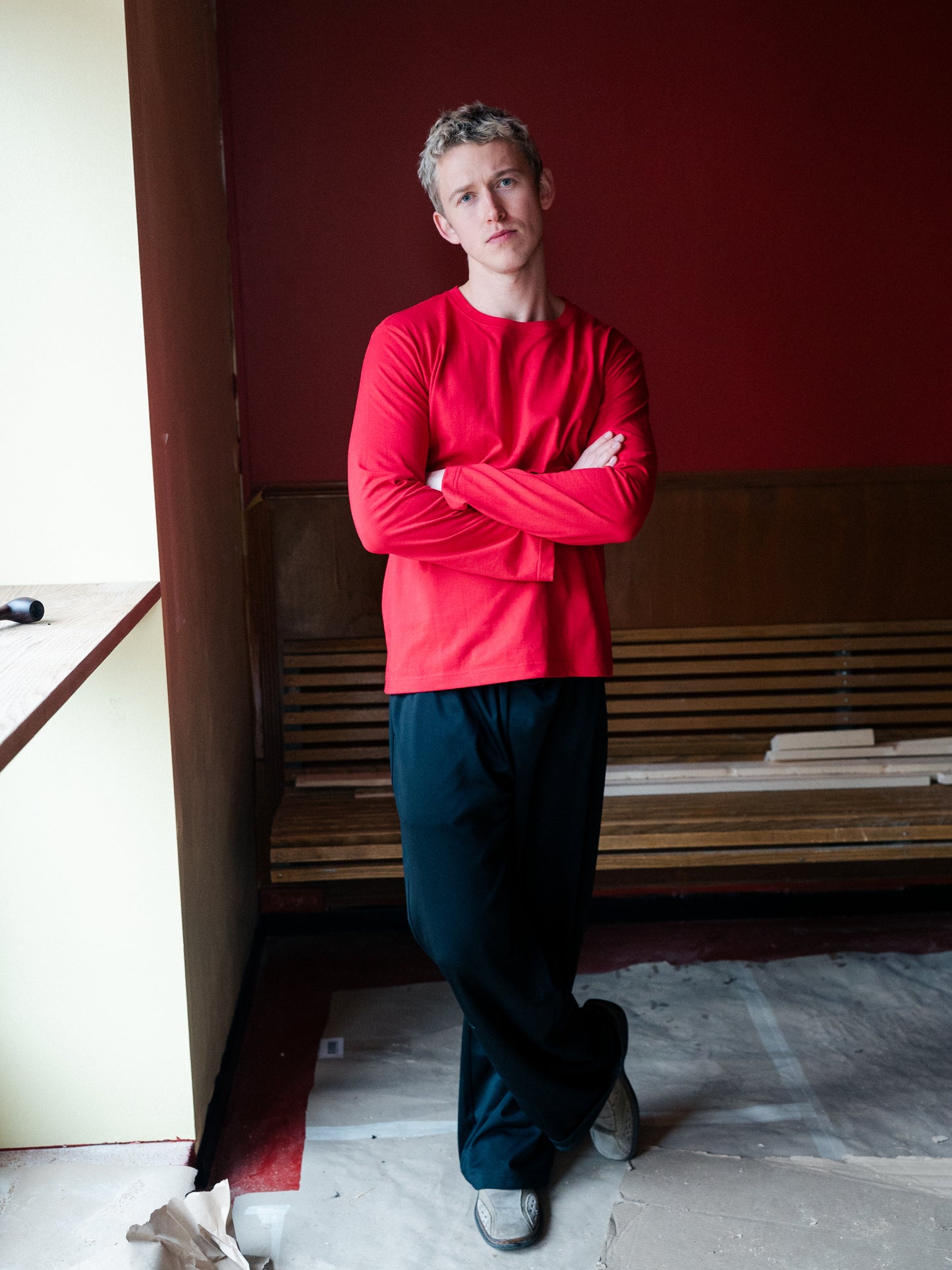 Peter er 188 cm høj og bruger størrelse XL. | sort