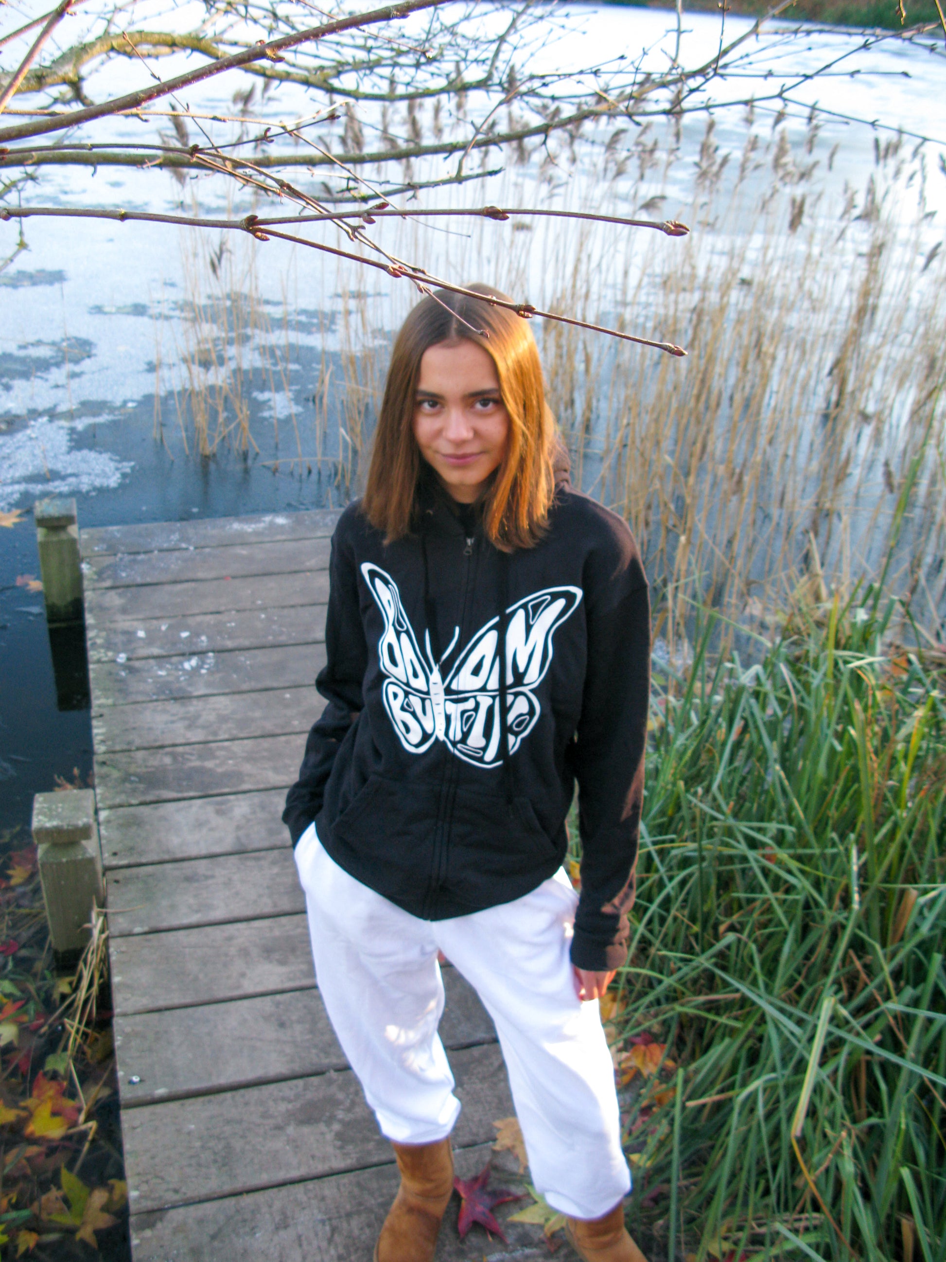 Sarah er 178 cm høj og bruger størrelse L.