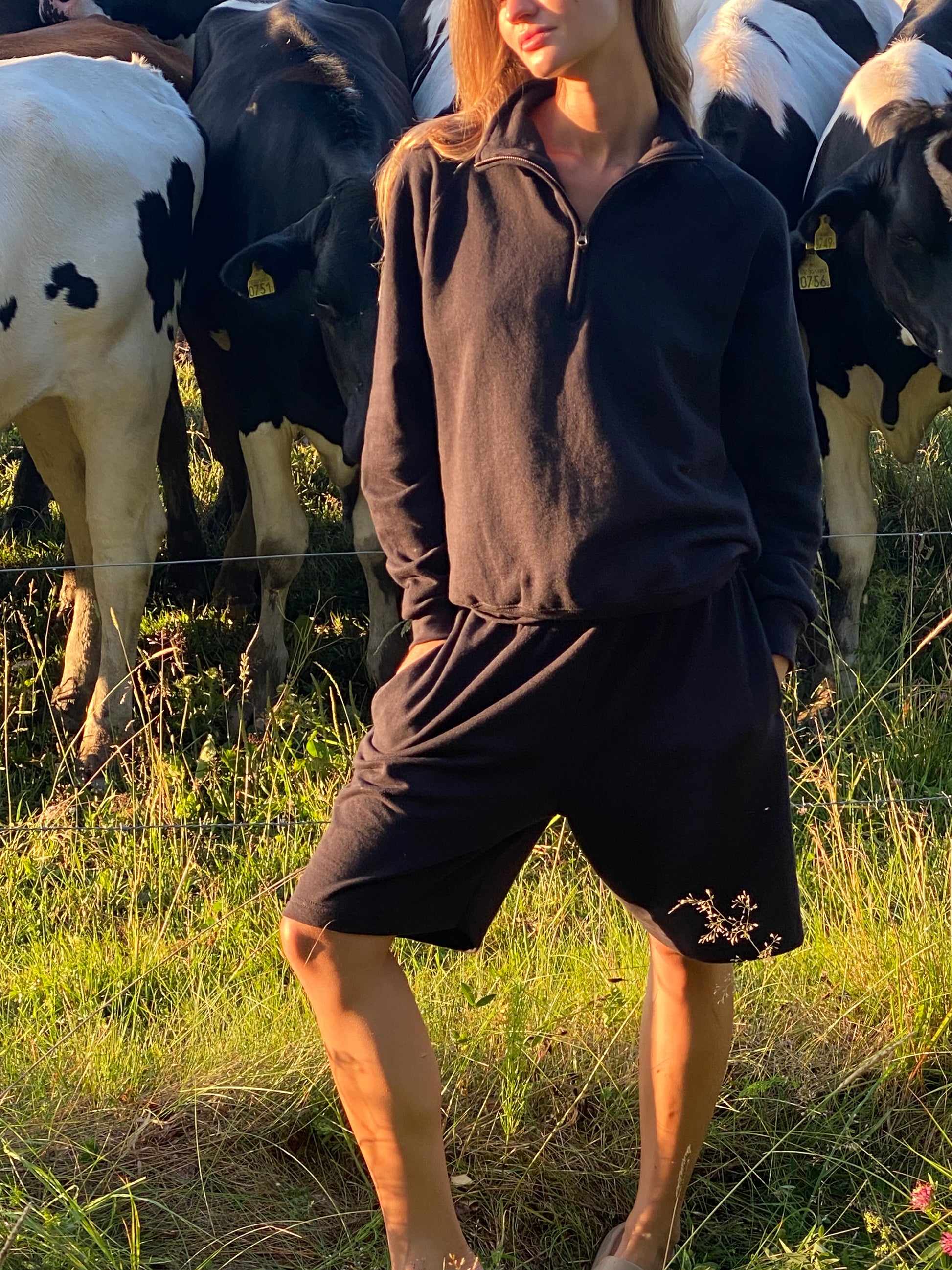 Lovisa er 177 cm høj og bruger størrelse L.