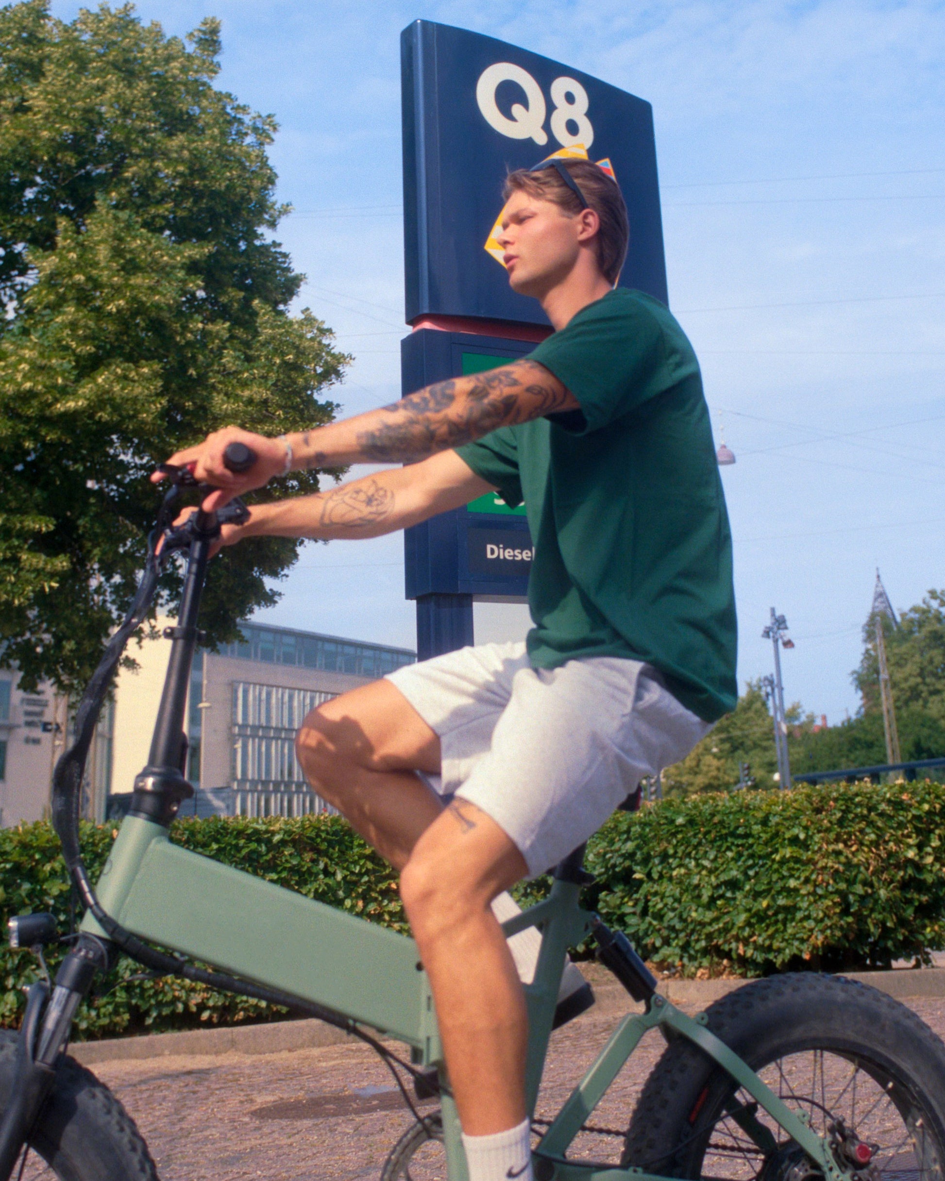 Svend er 184 cm høj og bruger størrelse L.