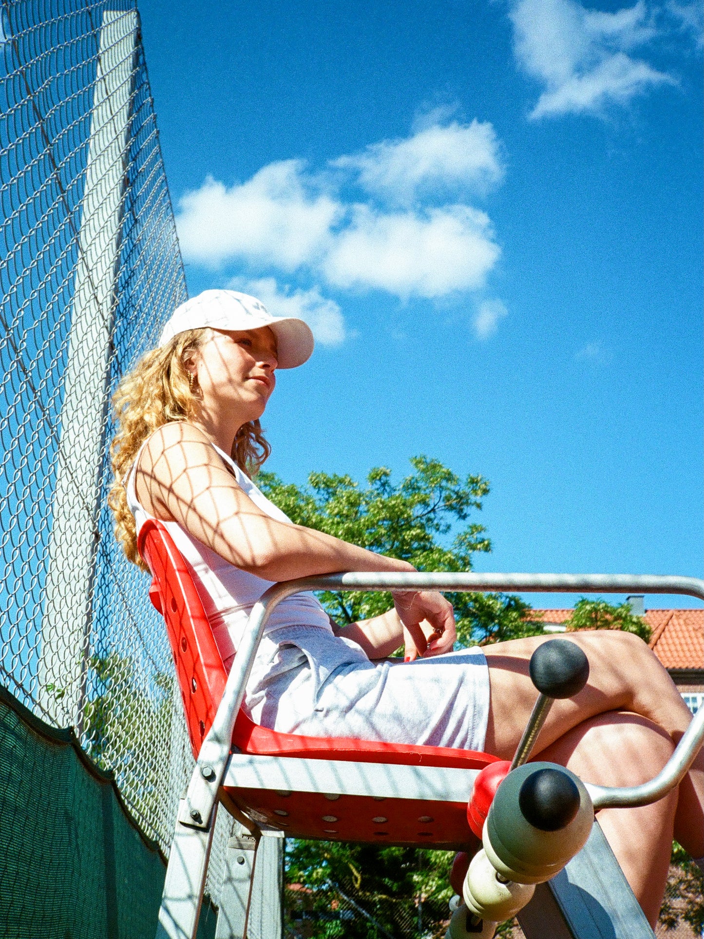 Sofie er 172 cm høj og bruger størrelse M. | grå