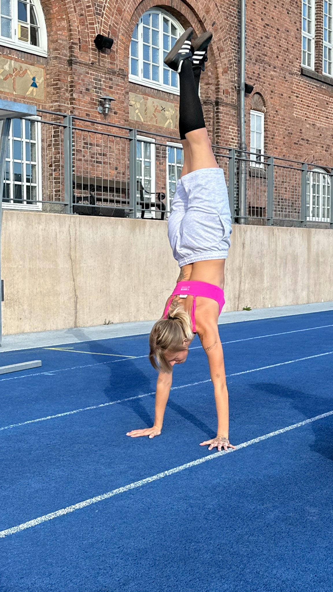 Cecilie er 167 cm høj og bruger størrrelse M.