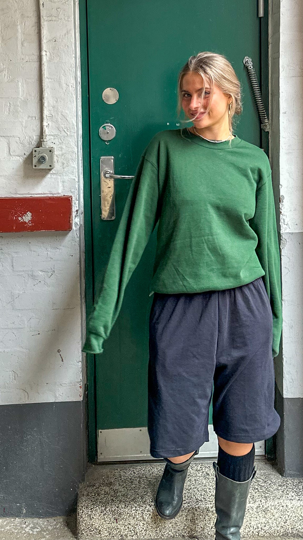 Ericca er 167 cm høj og bruger størrelse M.