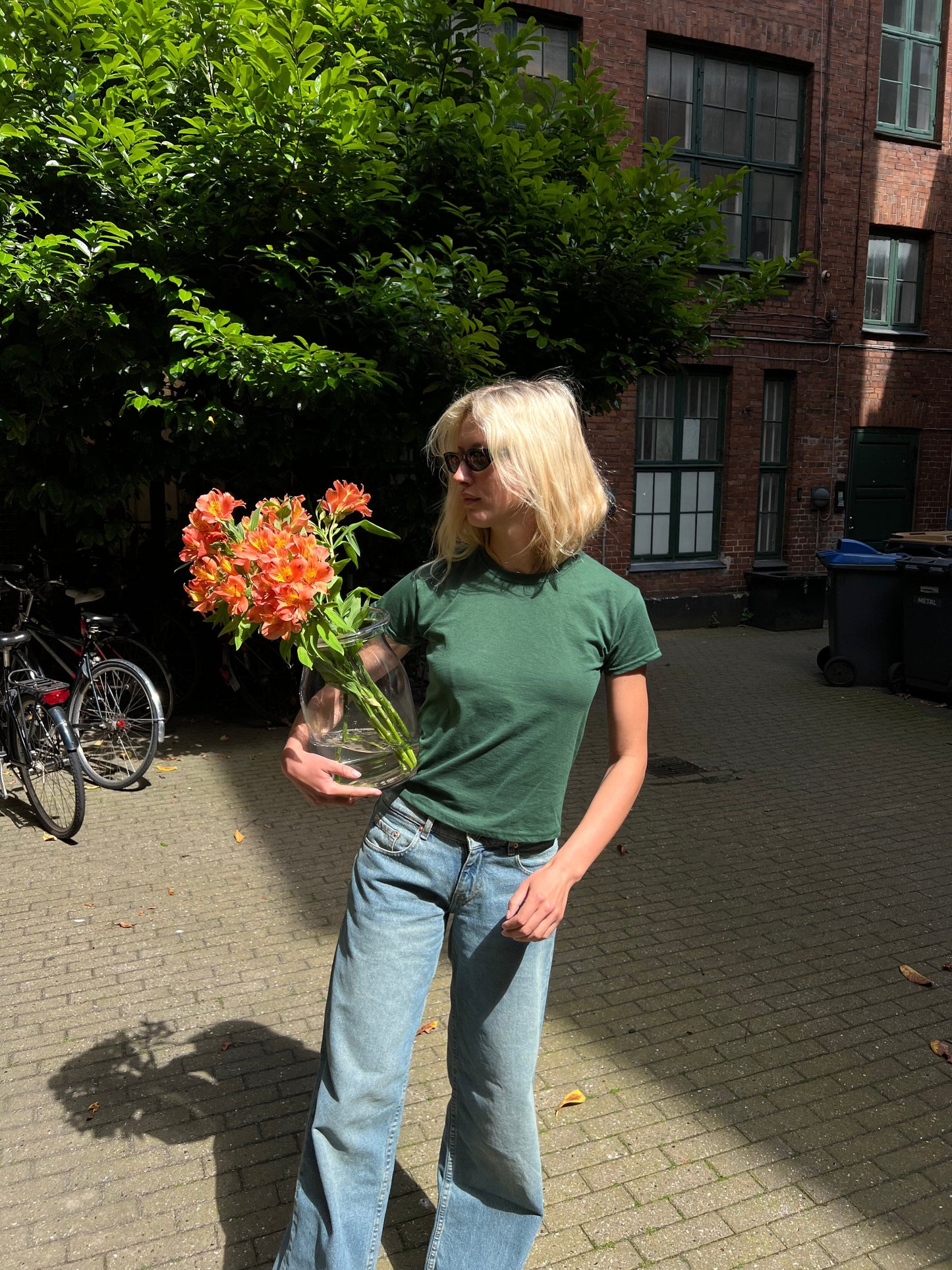 Astrid er 178 cm høj og bruger størrelse M (7-8 år) | mørkegrøn