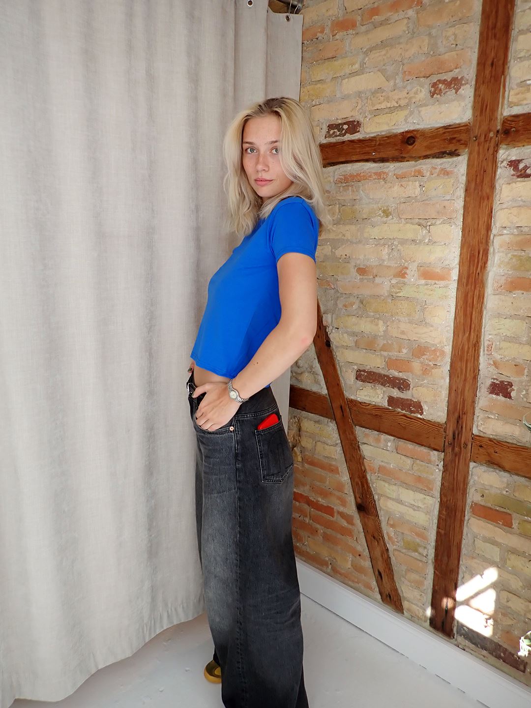 Sofia er 183 cm høj og bruger størrelse M (7-8 år) | azurblå