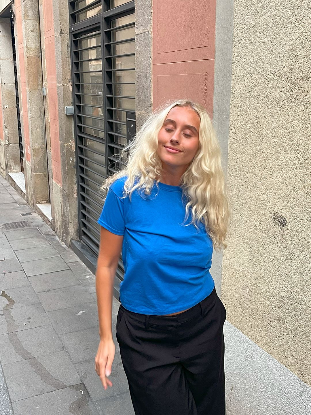 Sofie er 163 cm høj og bruger størrelse M (7-8 år) | azurblå