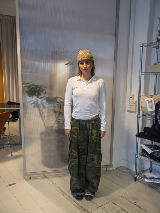 Annika er 165 cm høj og bruger størrelse XS.