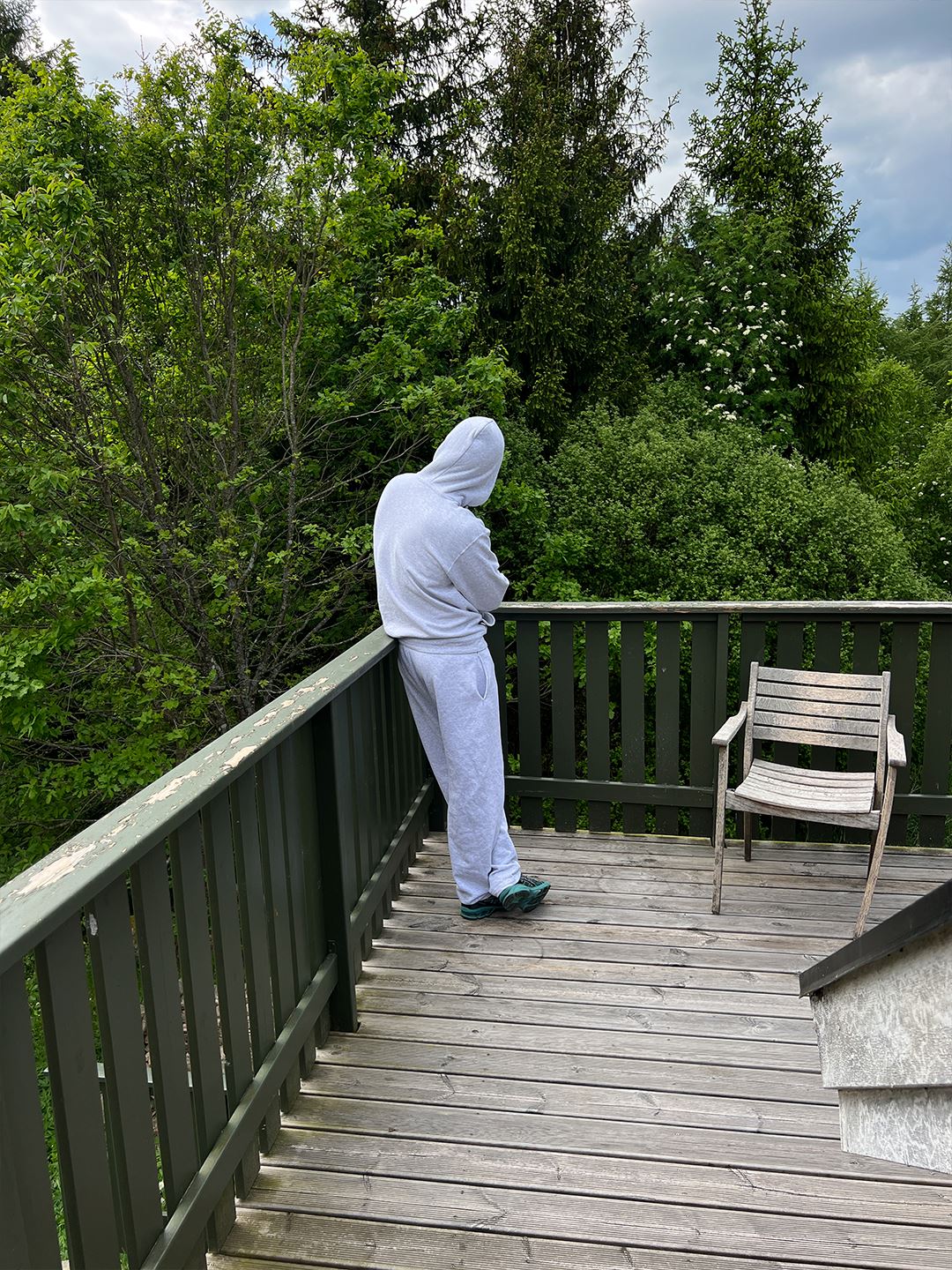 Sebastian er 185 cm høj og bruger størrelse L.