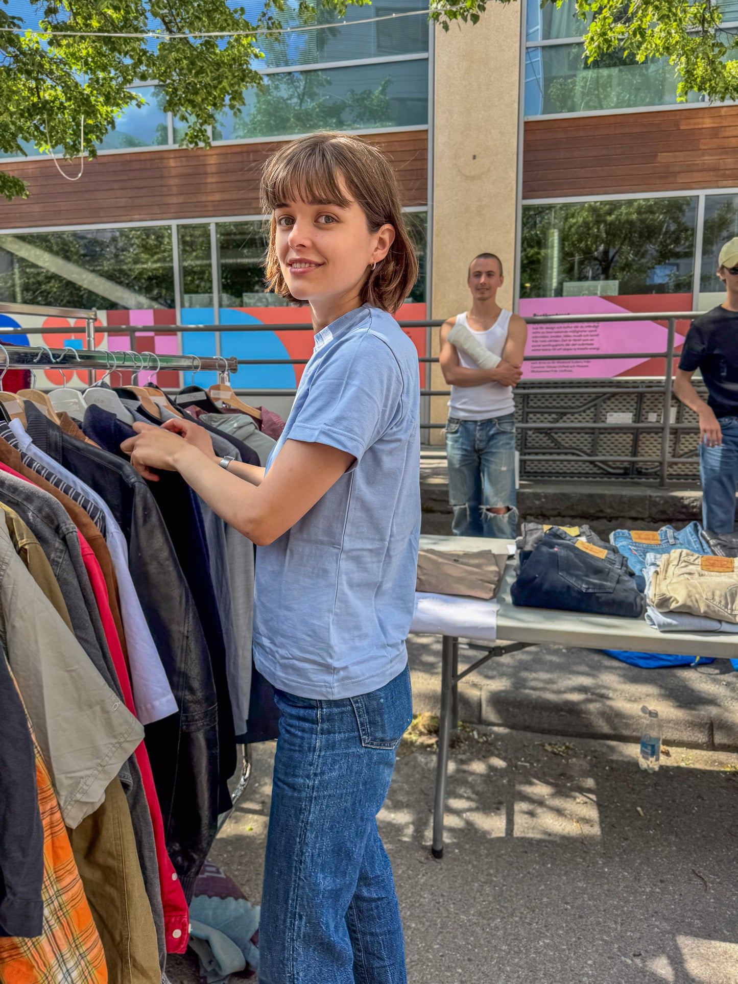 Karin er 165 cm høj og bruger størrelse S. | lyseblå