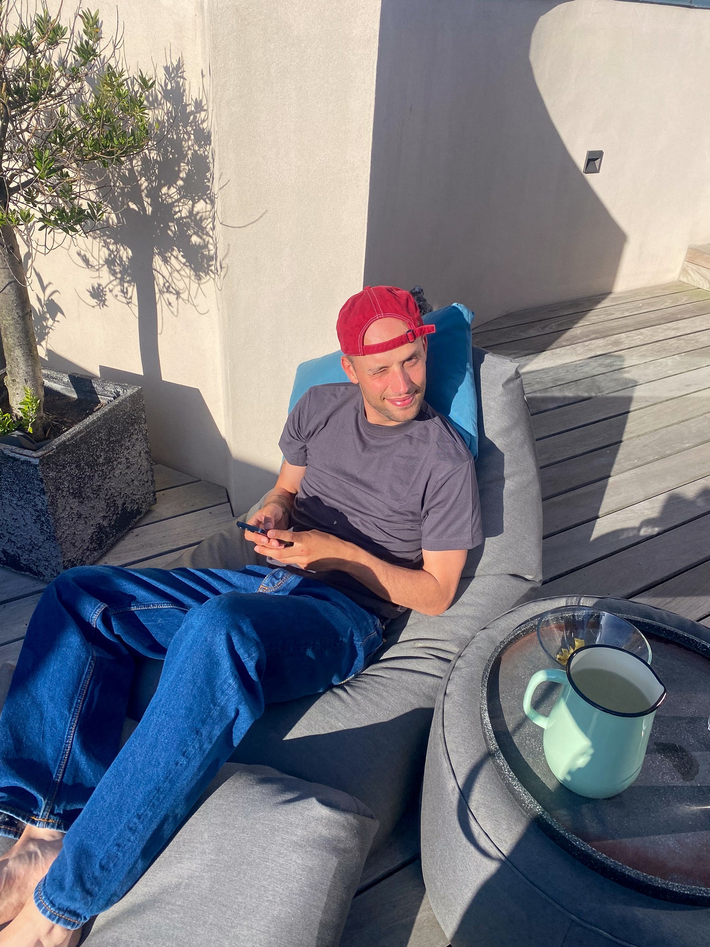 Tor er 184 cm høj og bruger størrelse L. | mørkegrå