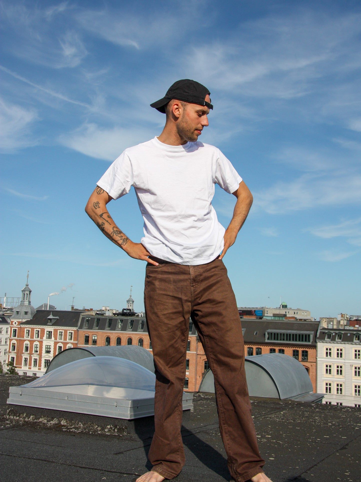 Tor er 184 cm høj og bruger størrelse L. | hvid