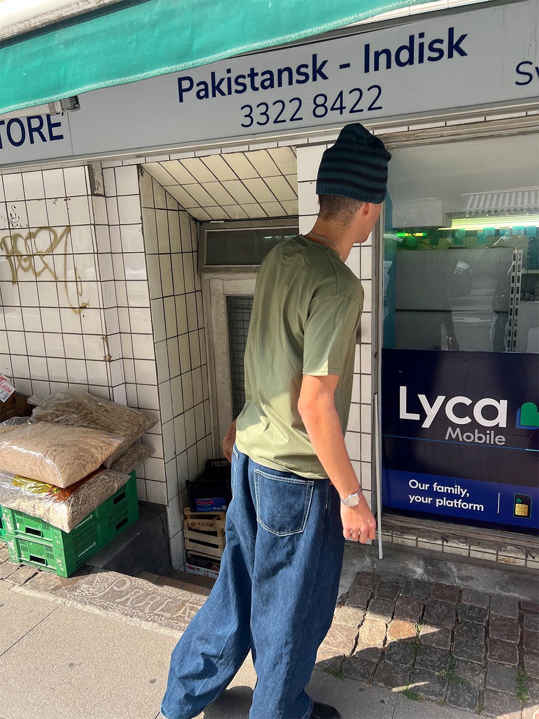 William er 193 cm høj og bruger størrelse L. | olivengrøn