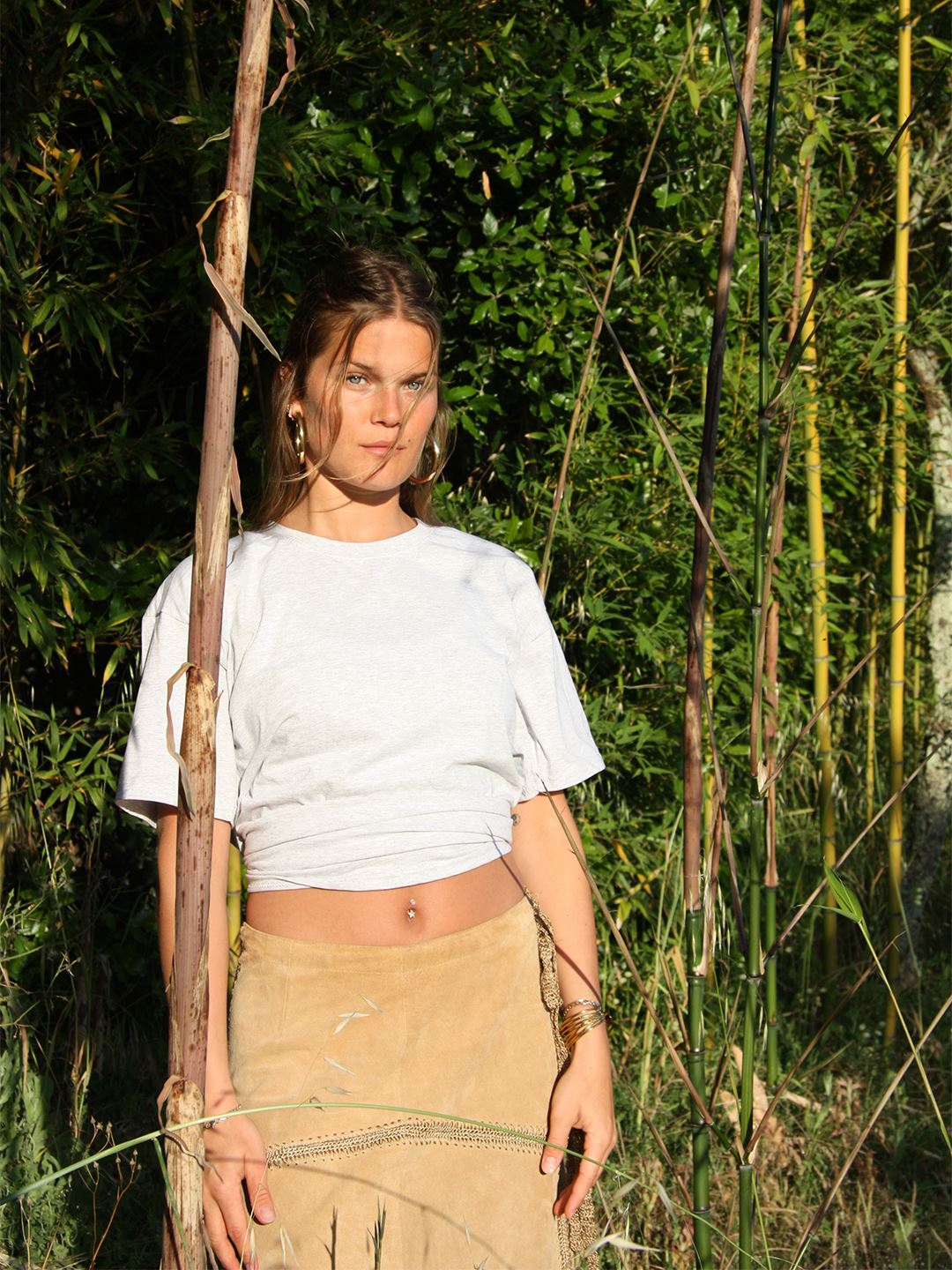 Isabella er 172 cm høj og bruger størrelse M. | grå