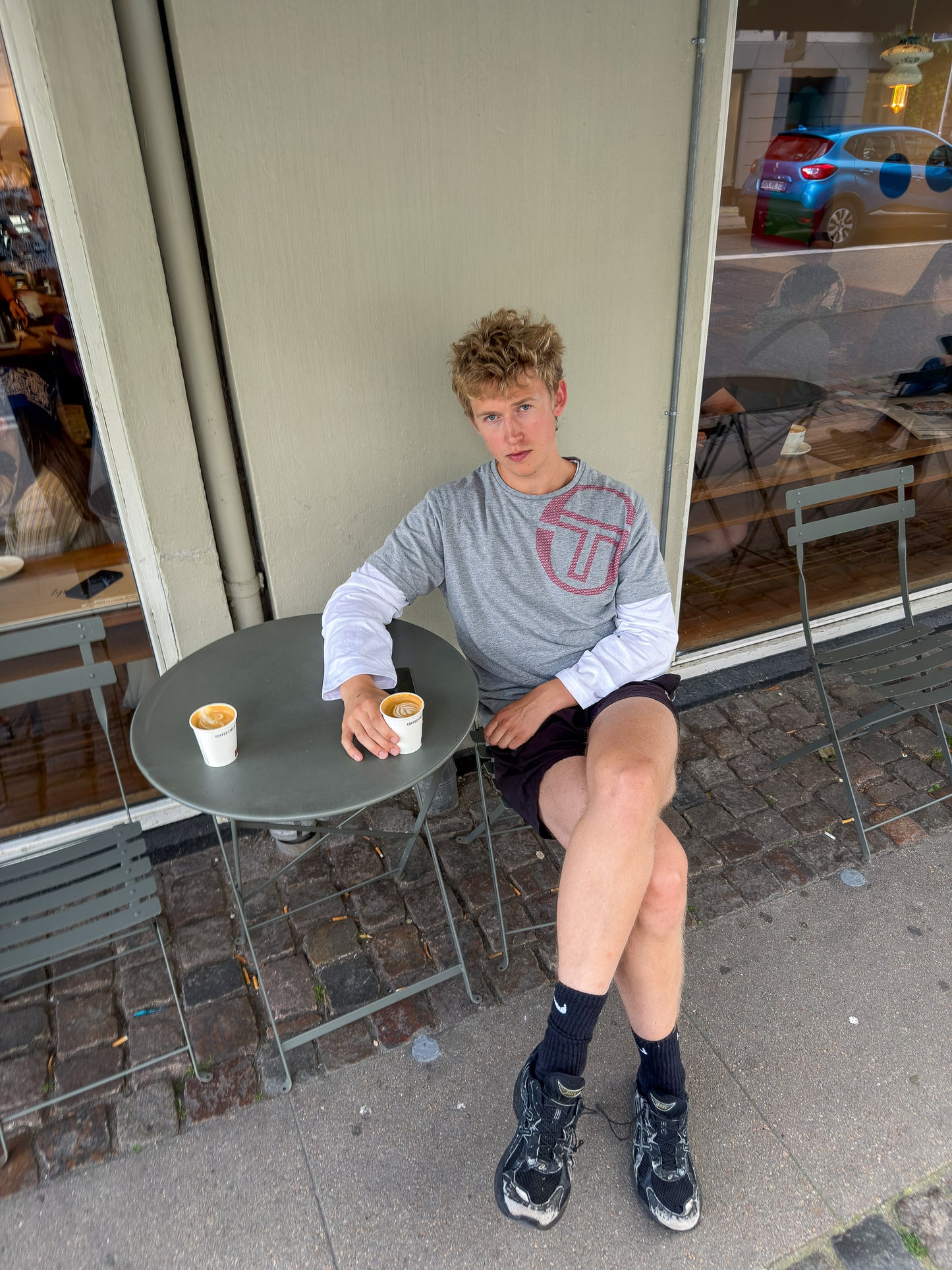 Peter er 188 cm høj og bruger størrelse L. | hvid
