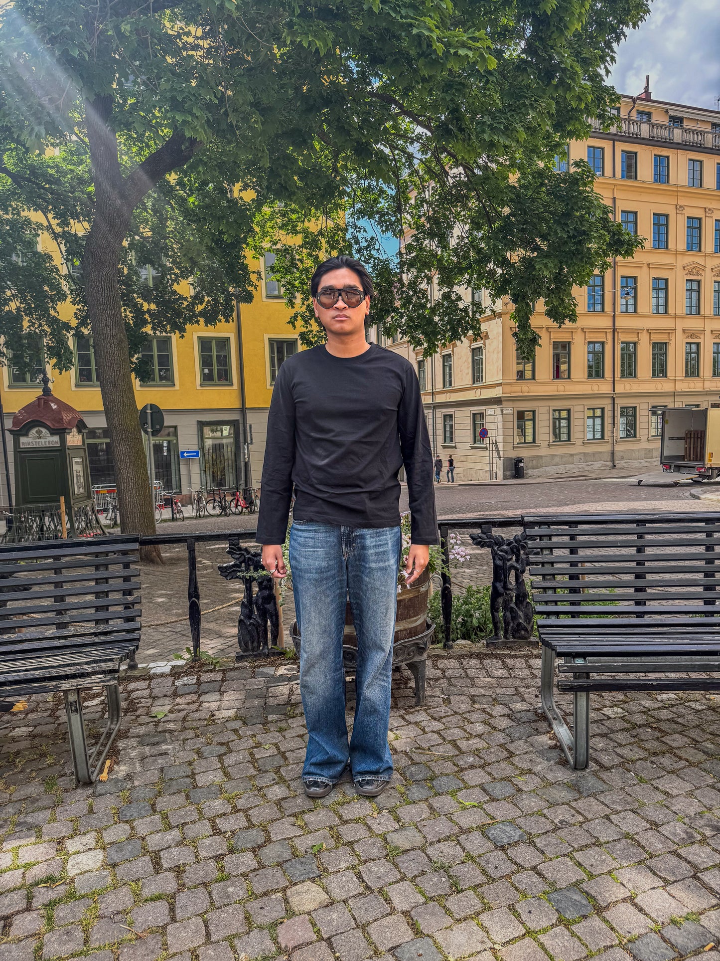 Kem er 180 cm høj og bruger størrelse L. | sort
