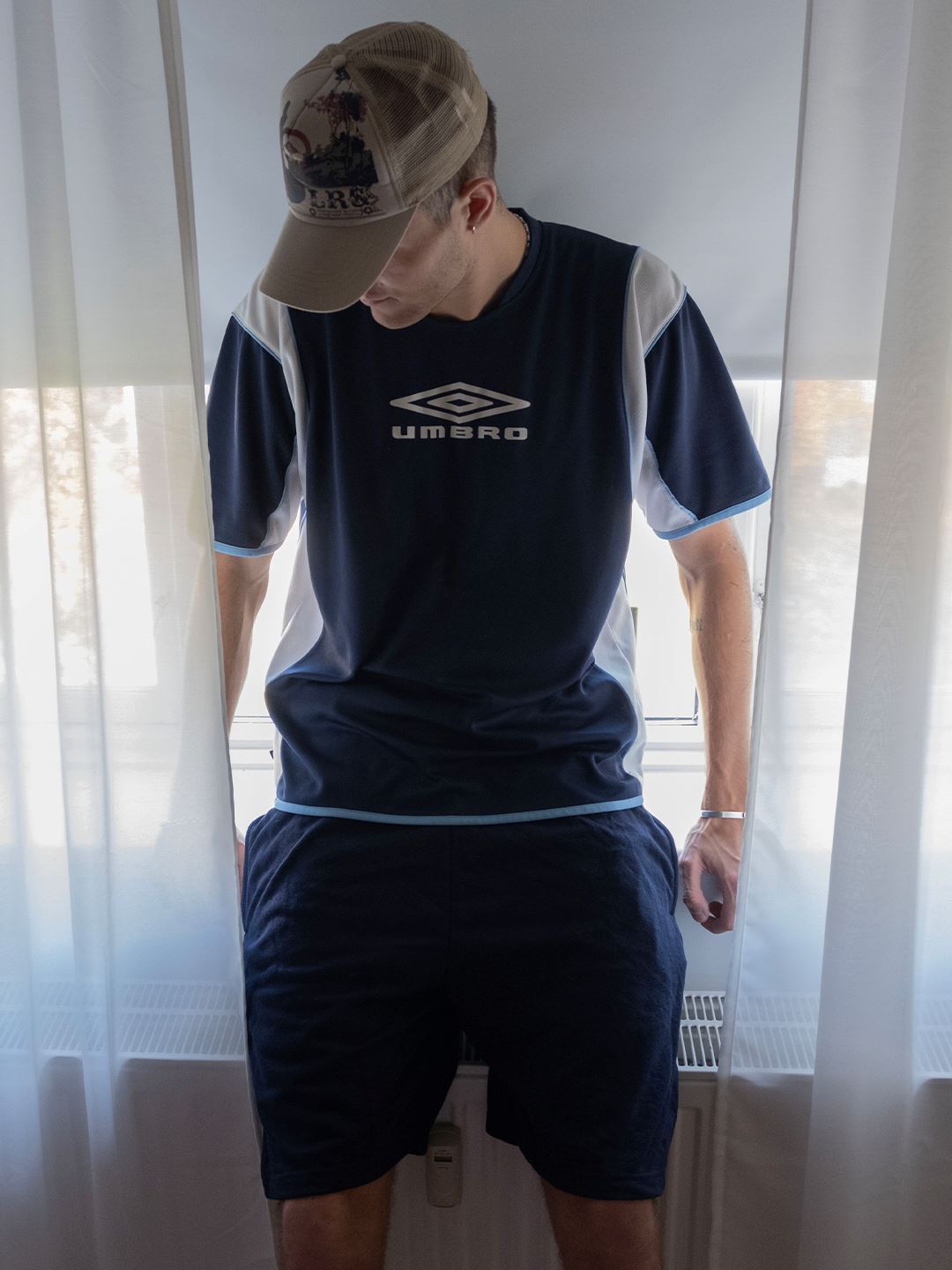 William er 193 cm høj og bruger størrelse XL. | mørkeblå