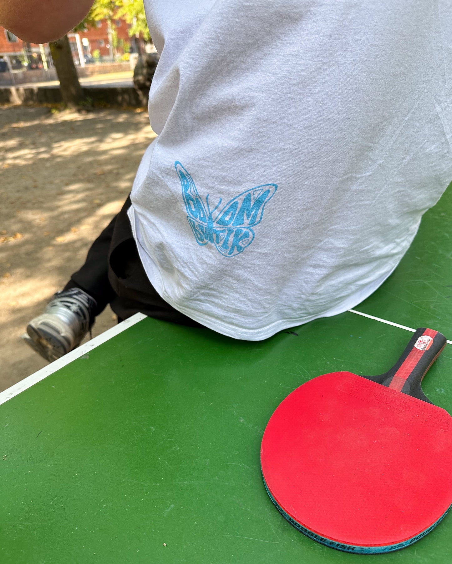 | kortærmet t-shirt: lyseblå på hvid