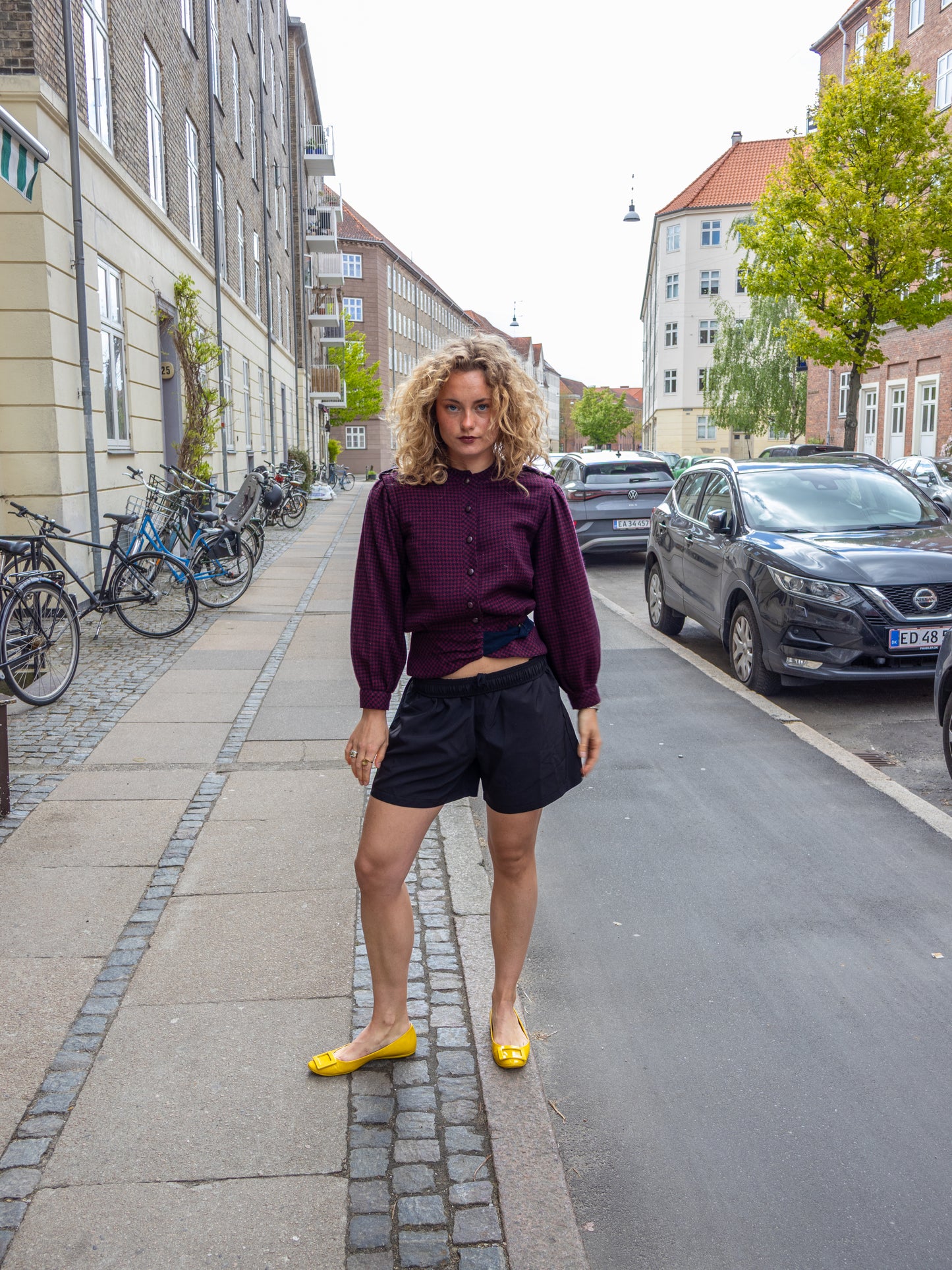 Cecilie er 167 cm høj og bruger størrelse S. | sort