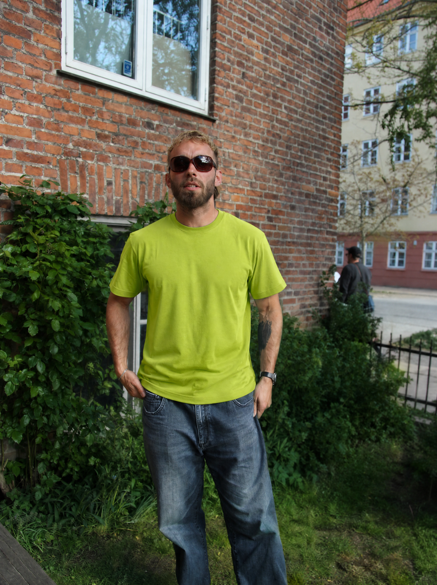 Jon er 188 cm høj og bruger størrelse L. | limegrøn