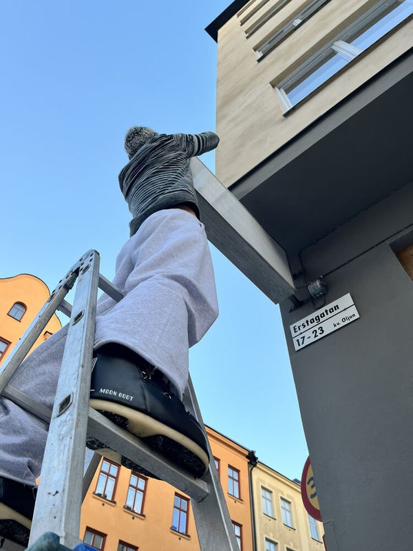 Viggo er 195 cm høj og bruger størrelse XL. | grå uden