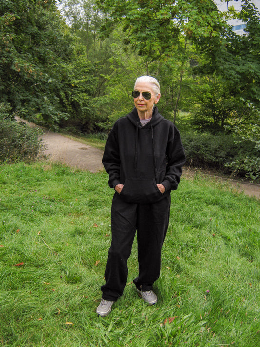 Nellie er 167 cm høj og bruger størrelse S. | sort