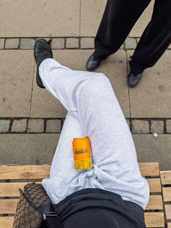 Peter 188 cm høj og bruger størrelse XL. | uden grå