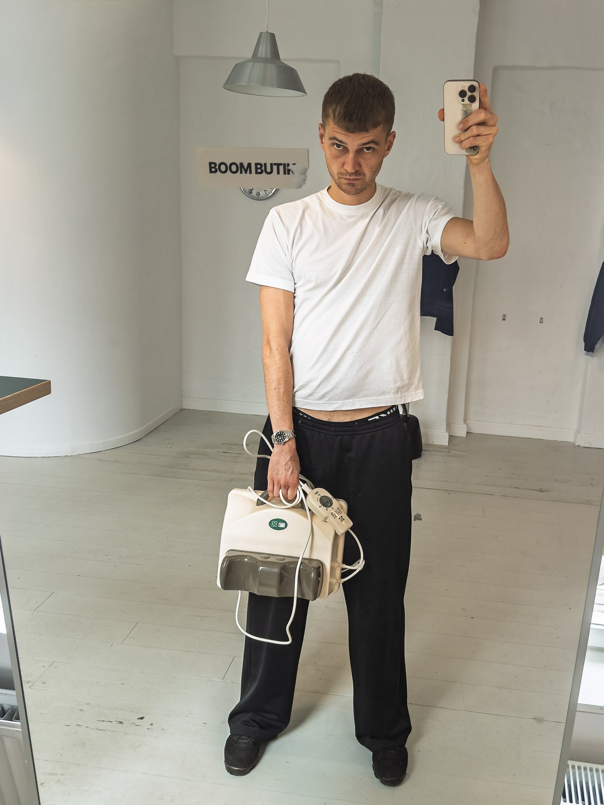 Viggo er 195 cm høj og bruger størrelse XL. | sort