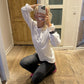 Sofie er 170 cm høj og bruger størrelse S. | hvid