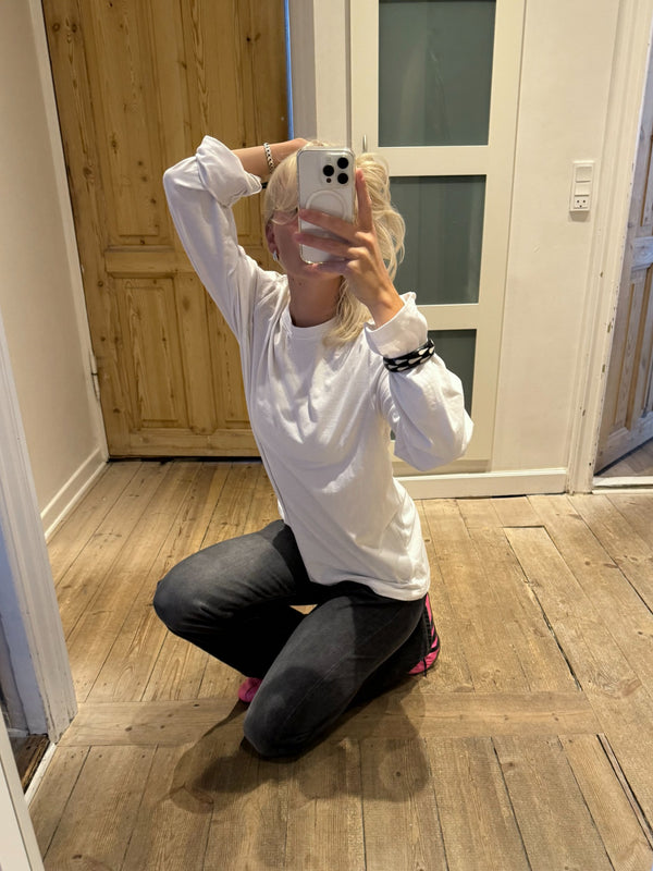 Sofie er 170 cm høj og bruger størrelse S. | hvid